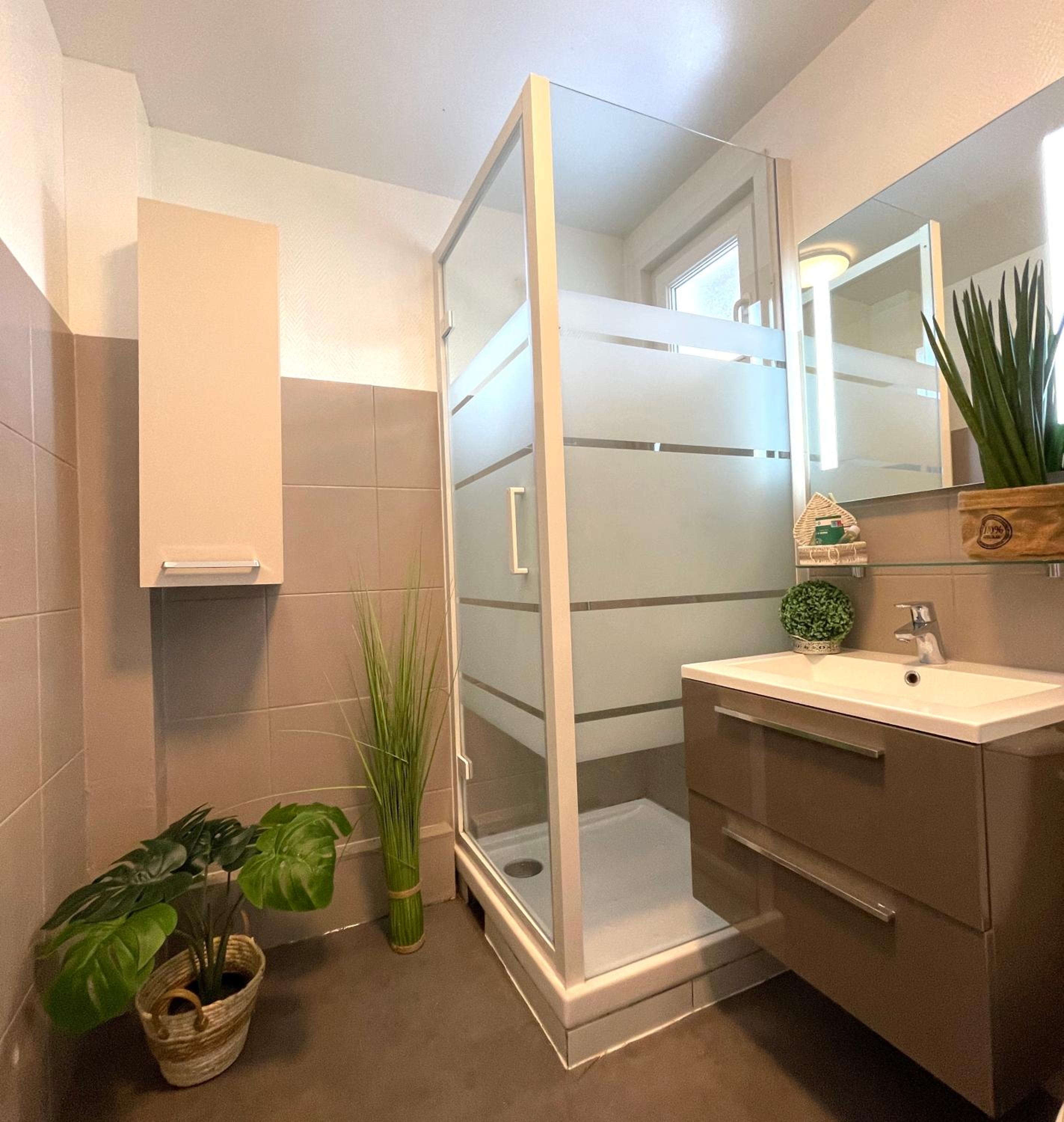 Superior One-Bedroom Apartment - Photo 9