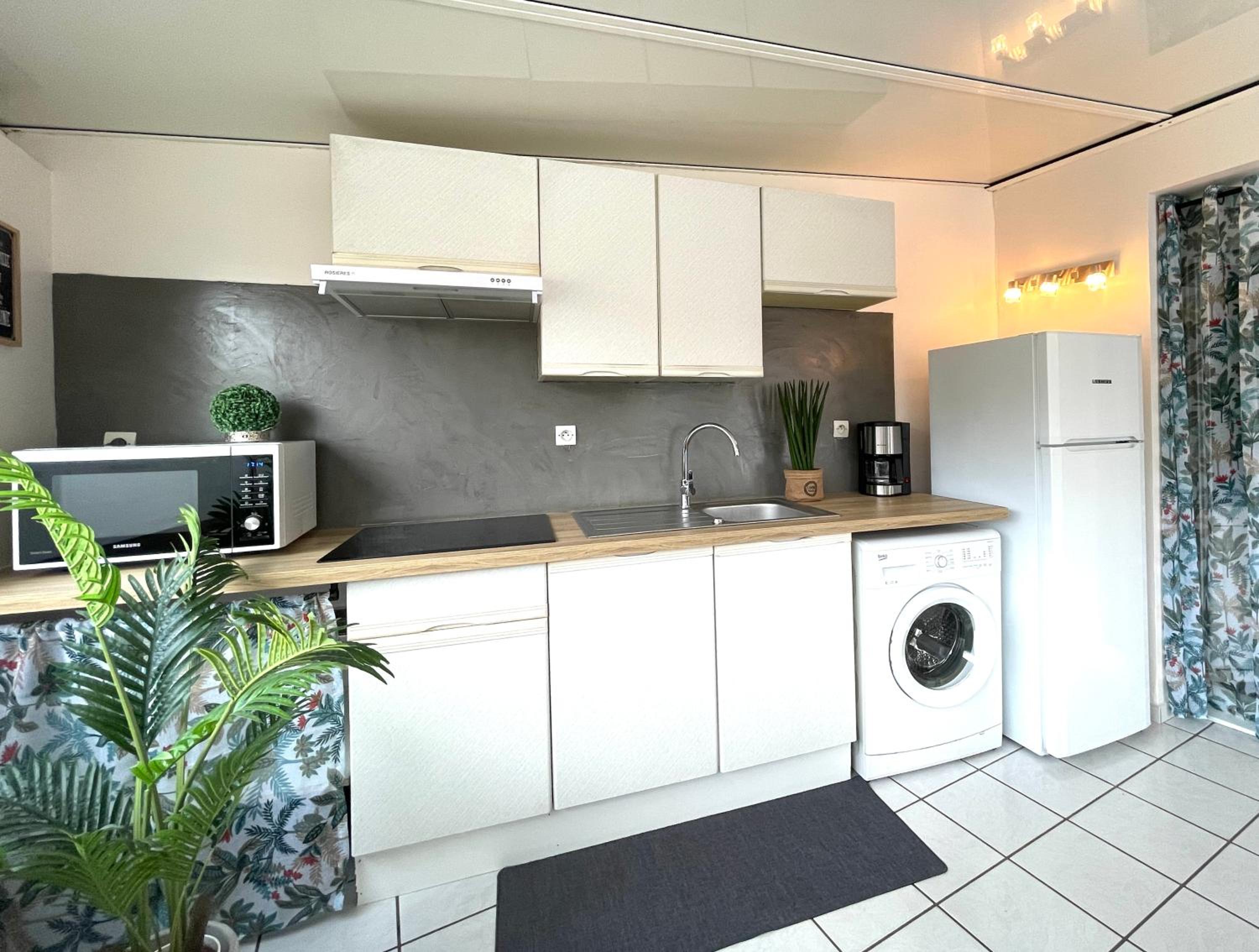 Superior One-Bedroom Apartment - Photo 12