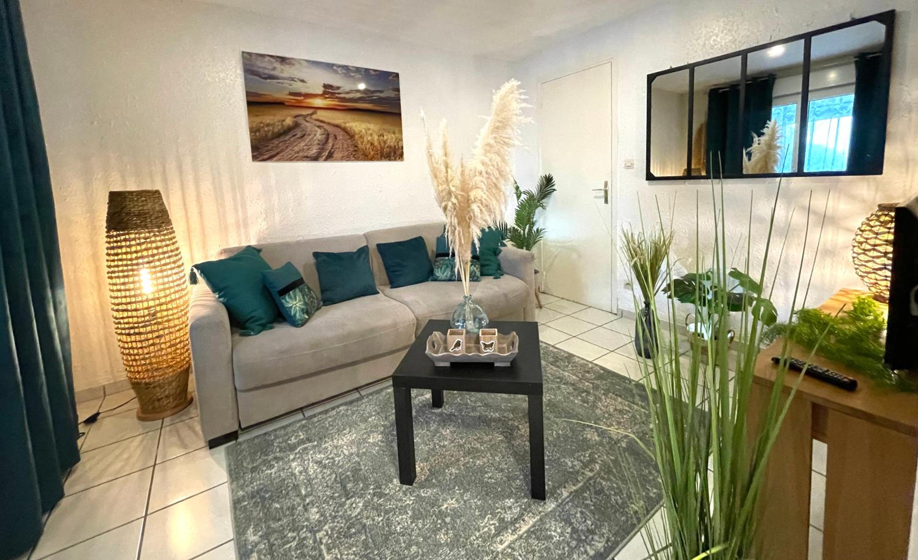 Superior One-Bedroom Apartment - Photo 13