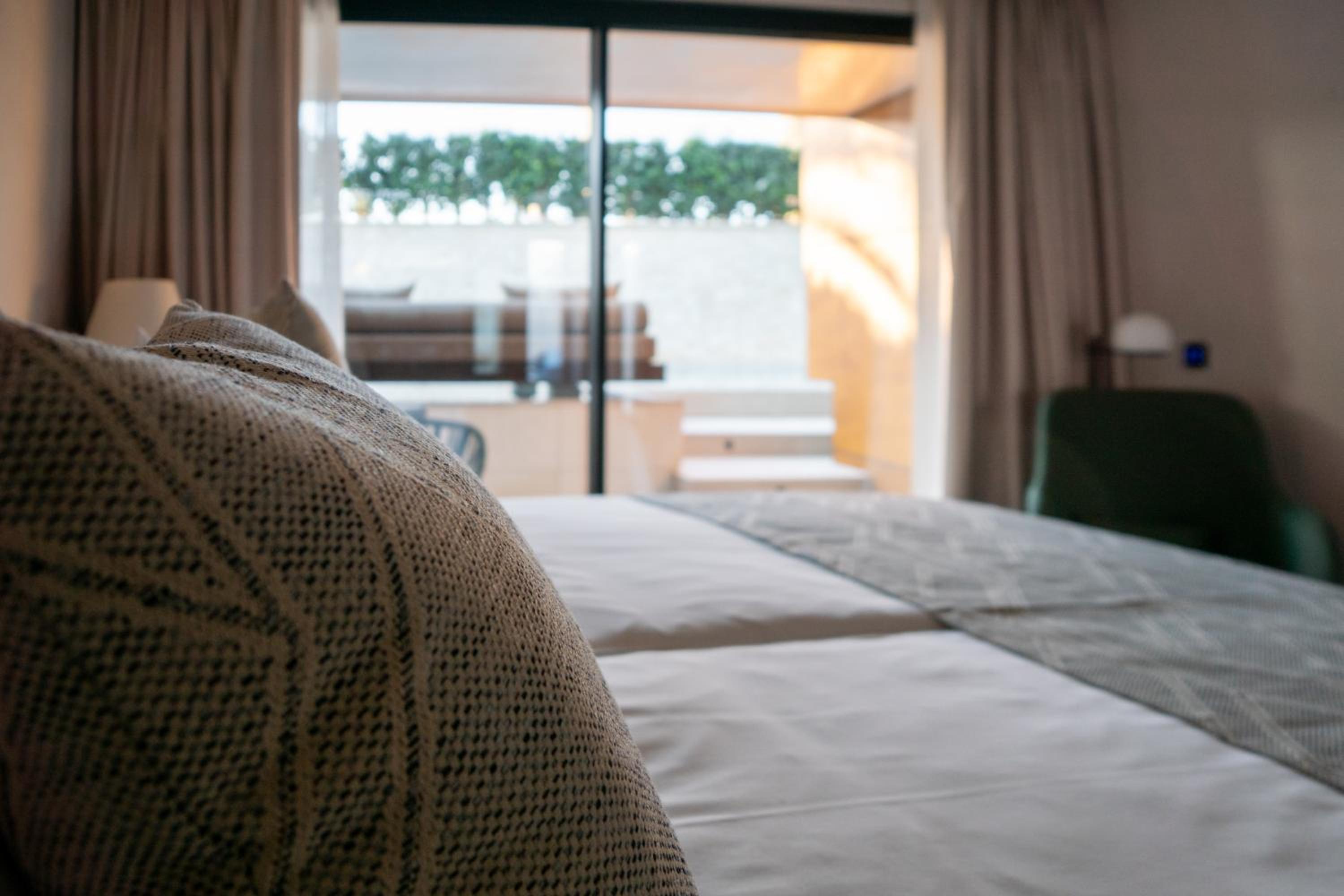 Deluxe Double Room - Photo 11