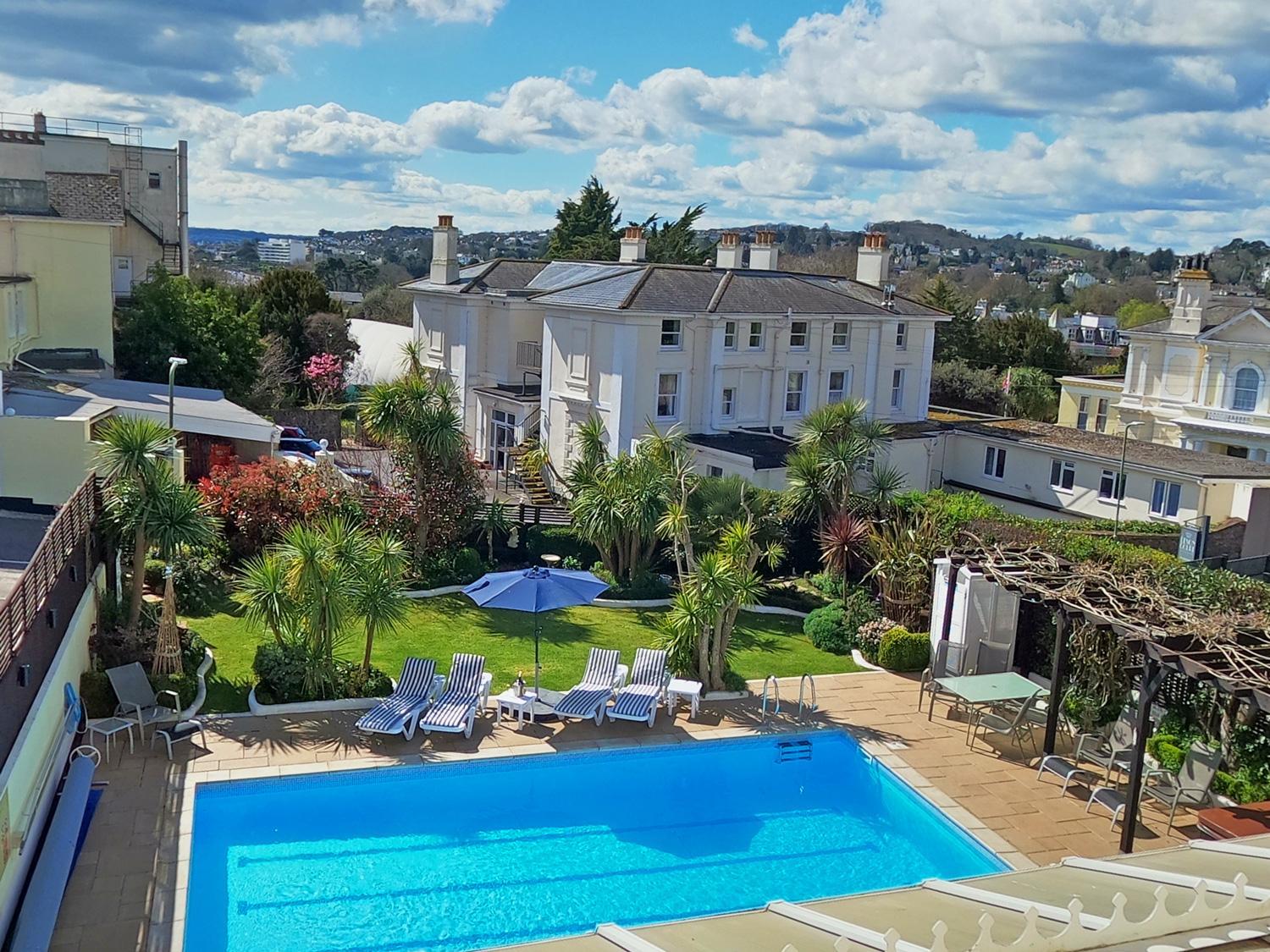 Double Room with Pool View photo 2