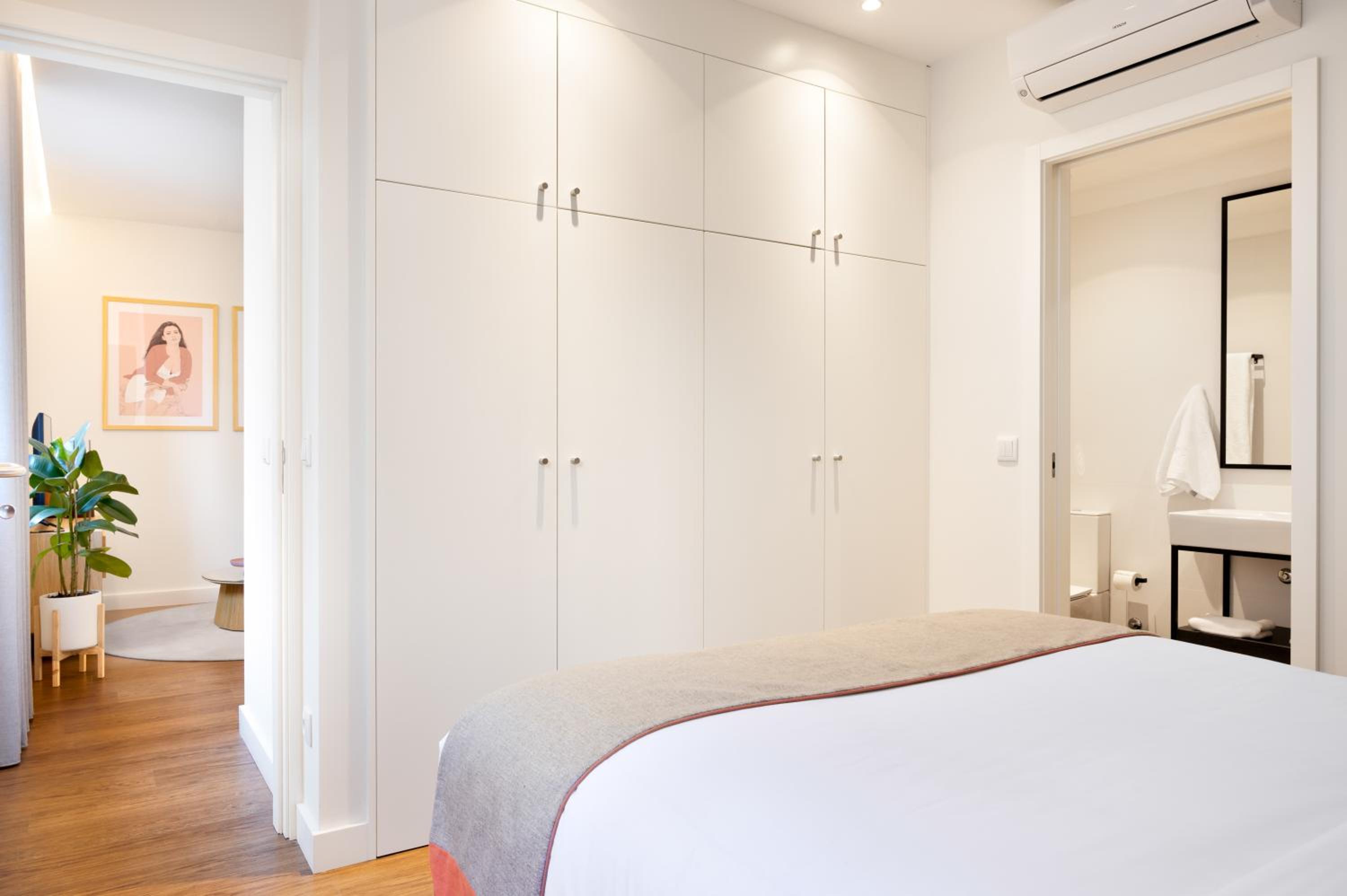 Apartment with Pateo View - Photo 2