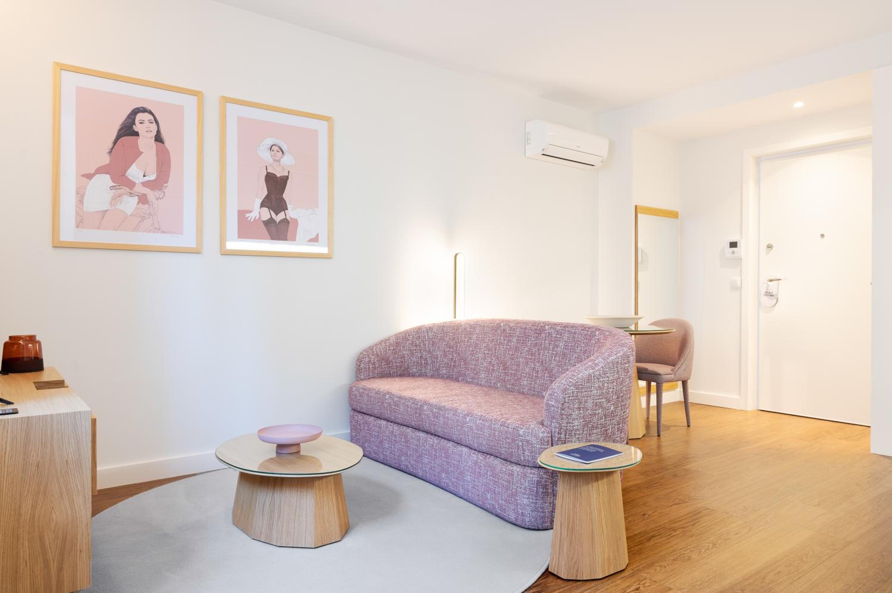 Apartment with Pateo View - Photo 7