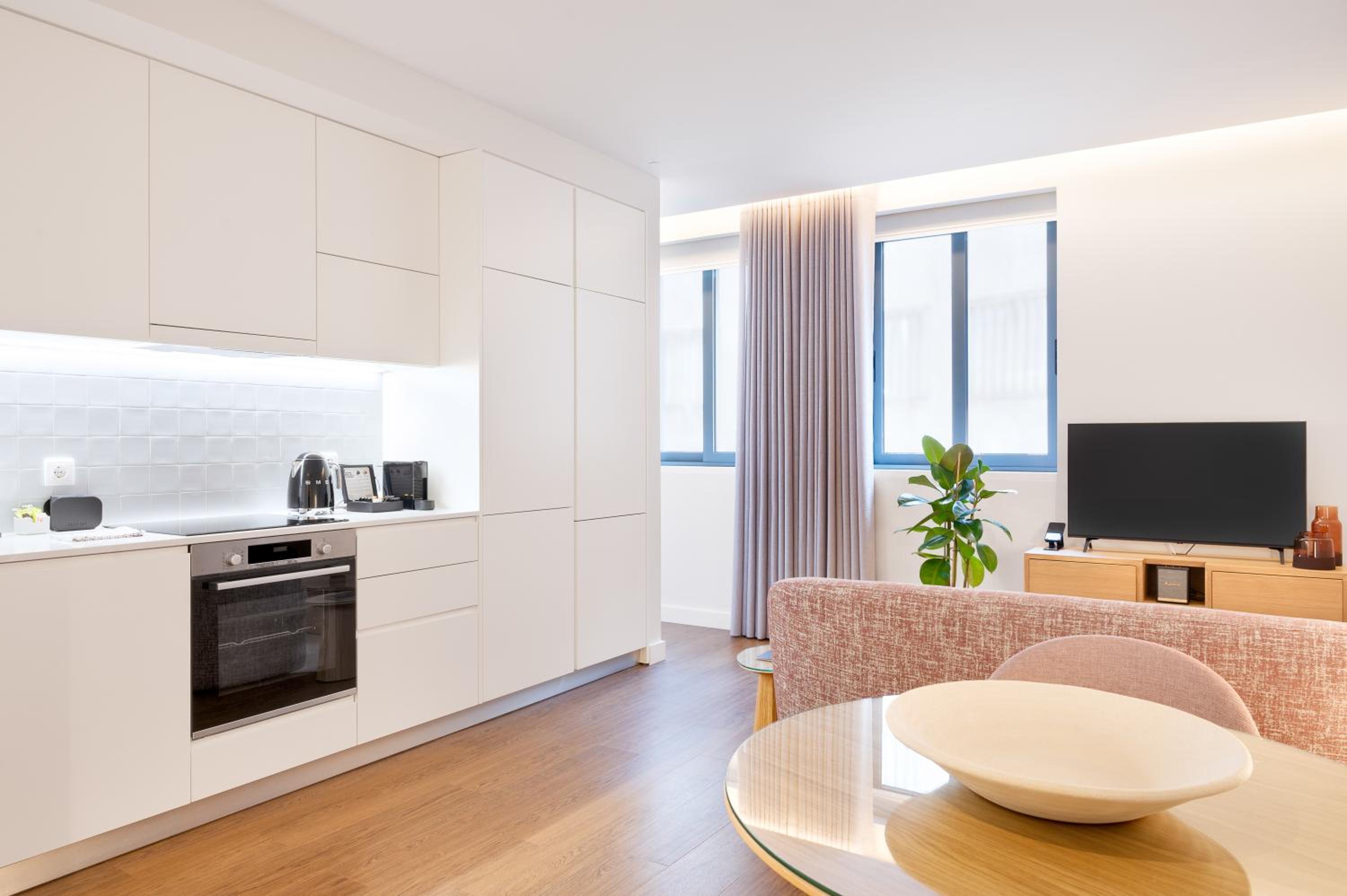 Apartment with Pateo View - Photo 15