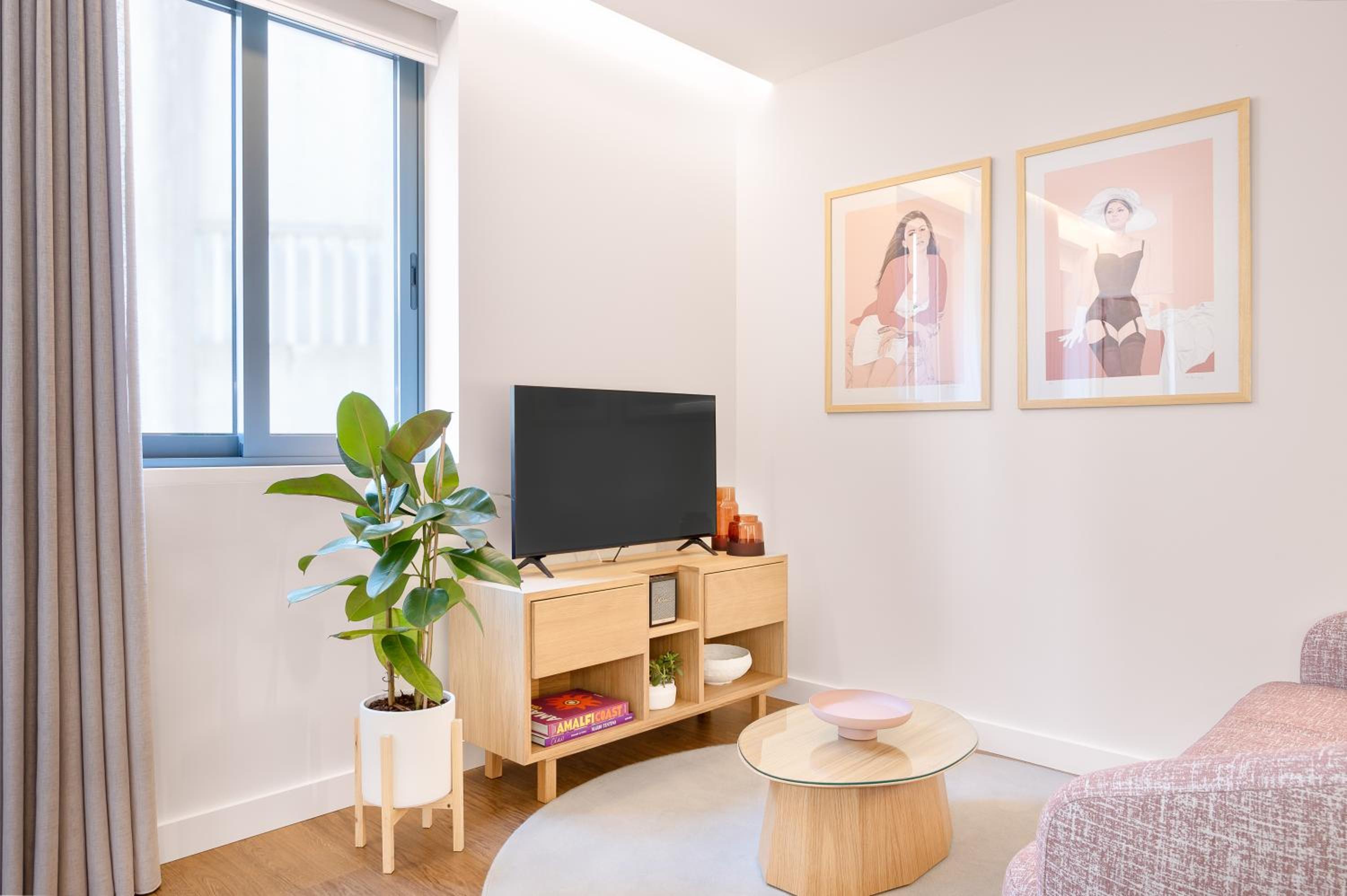 Apartment with Pateo View - Photo 9