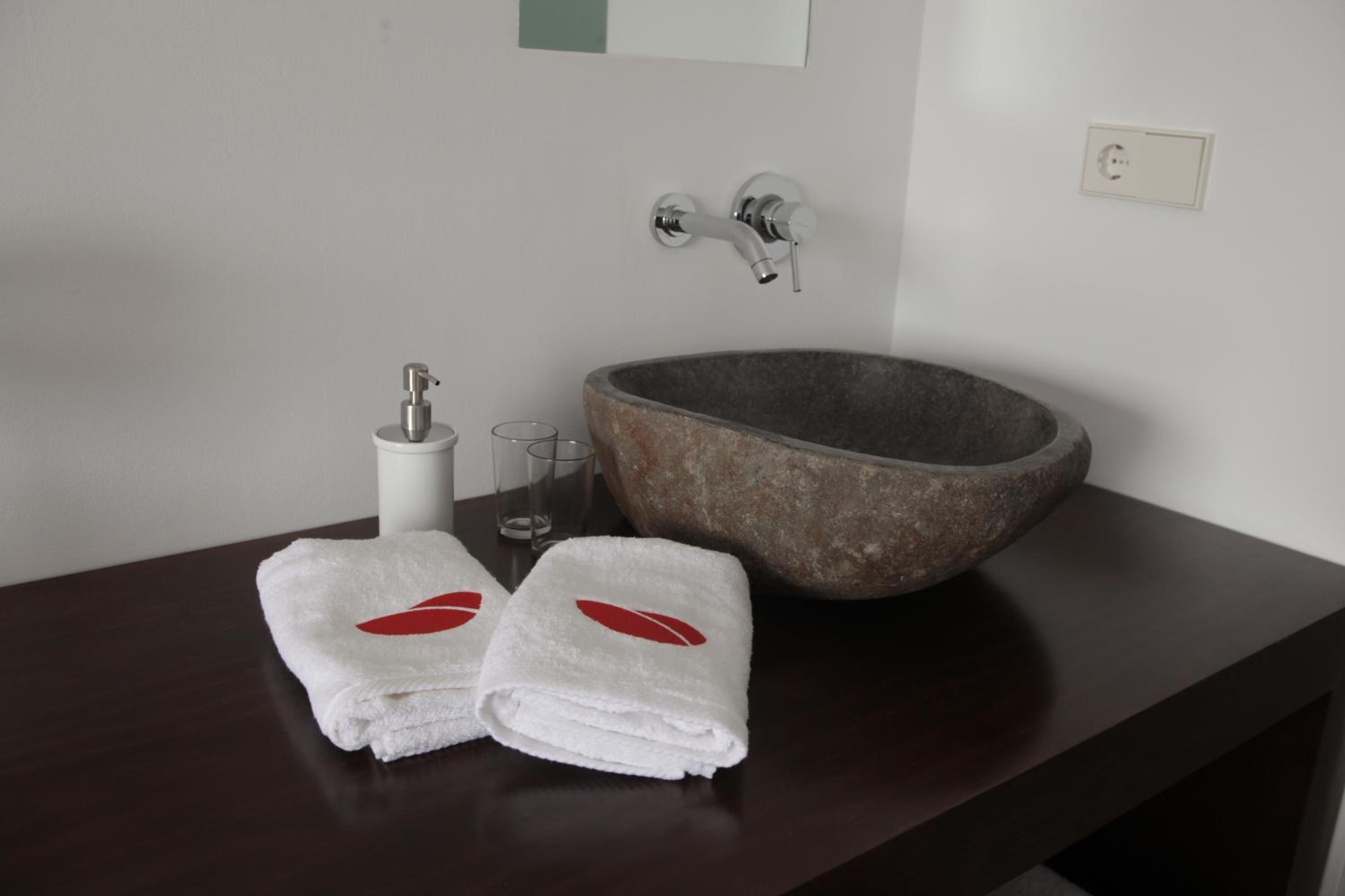Double Room - Photo 16