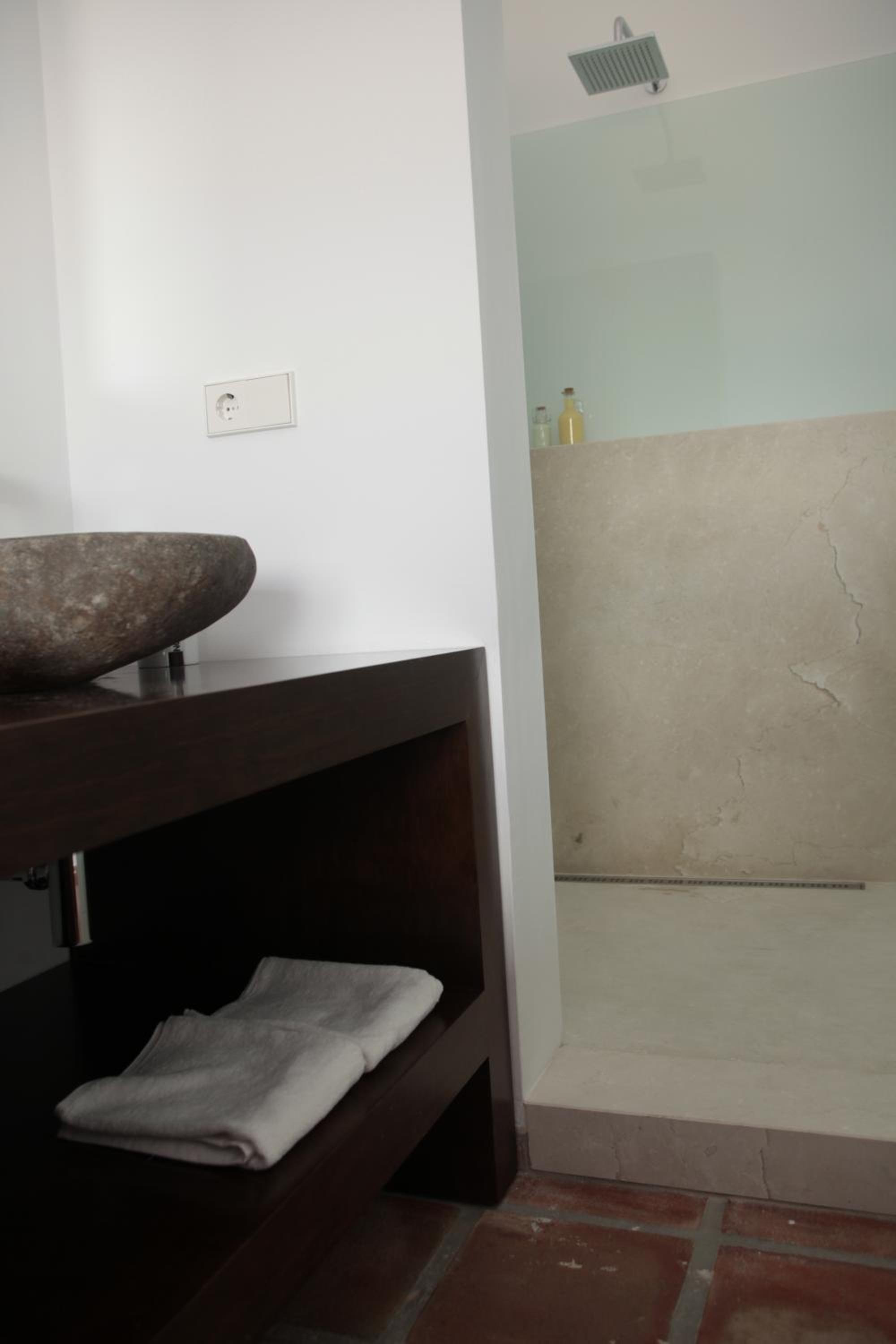 Double Room - Photo 12