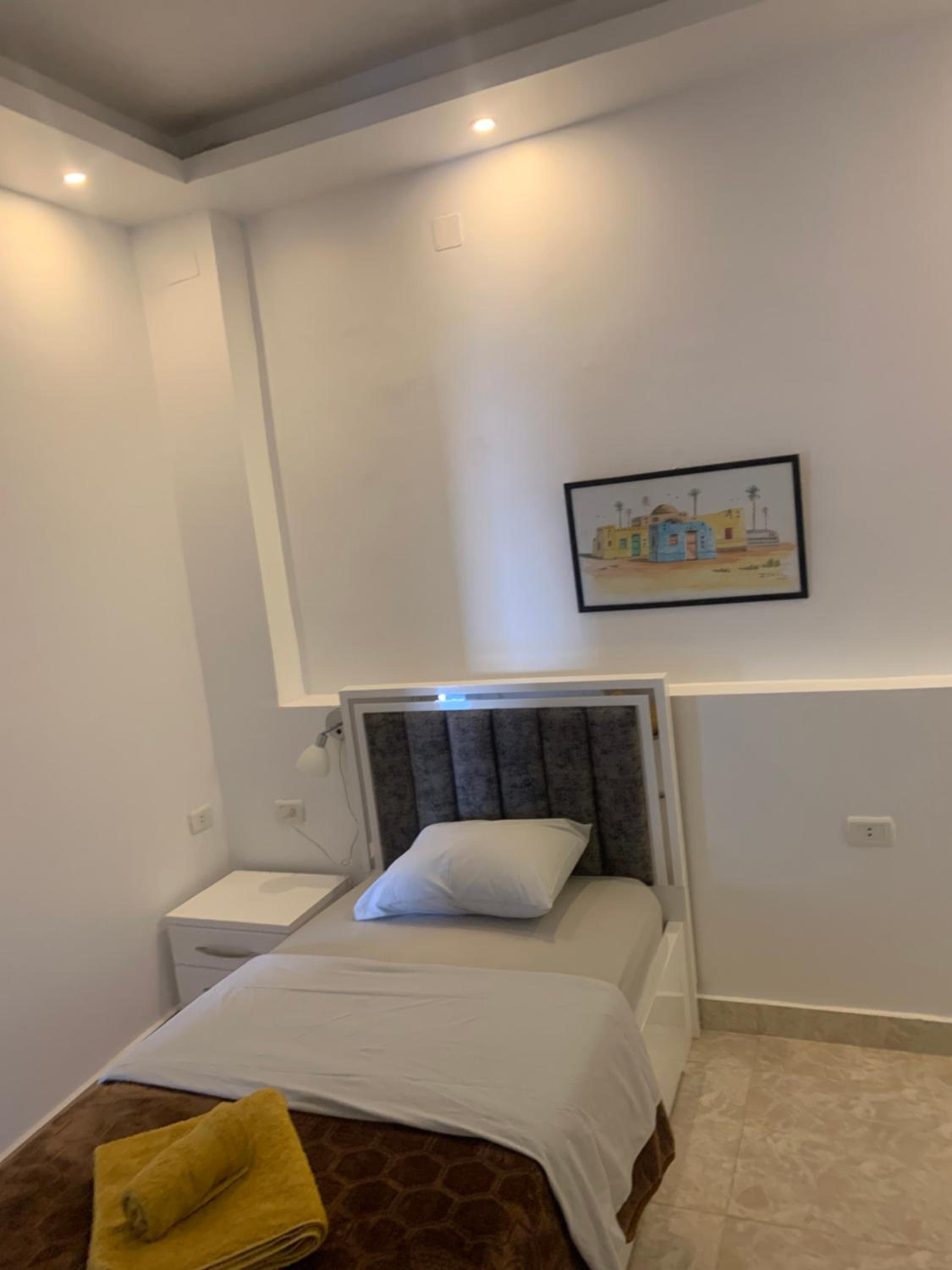 Large Single Room photo 2