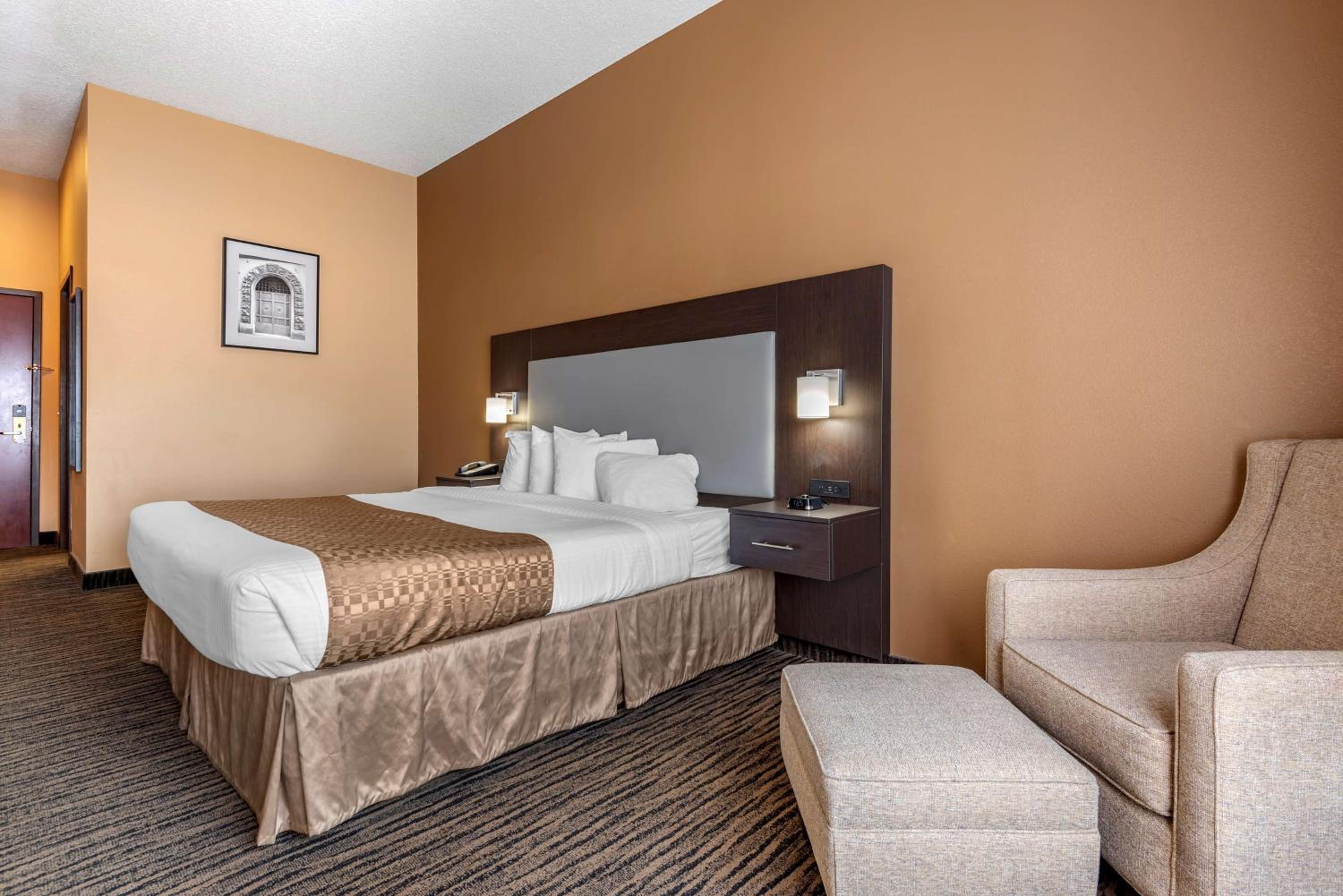 King Room - Non-Smoking - Photo 7