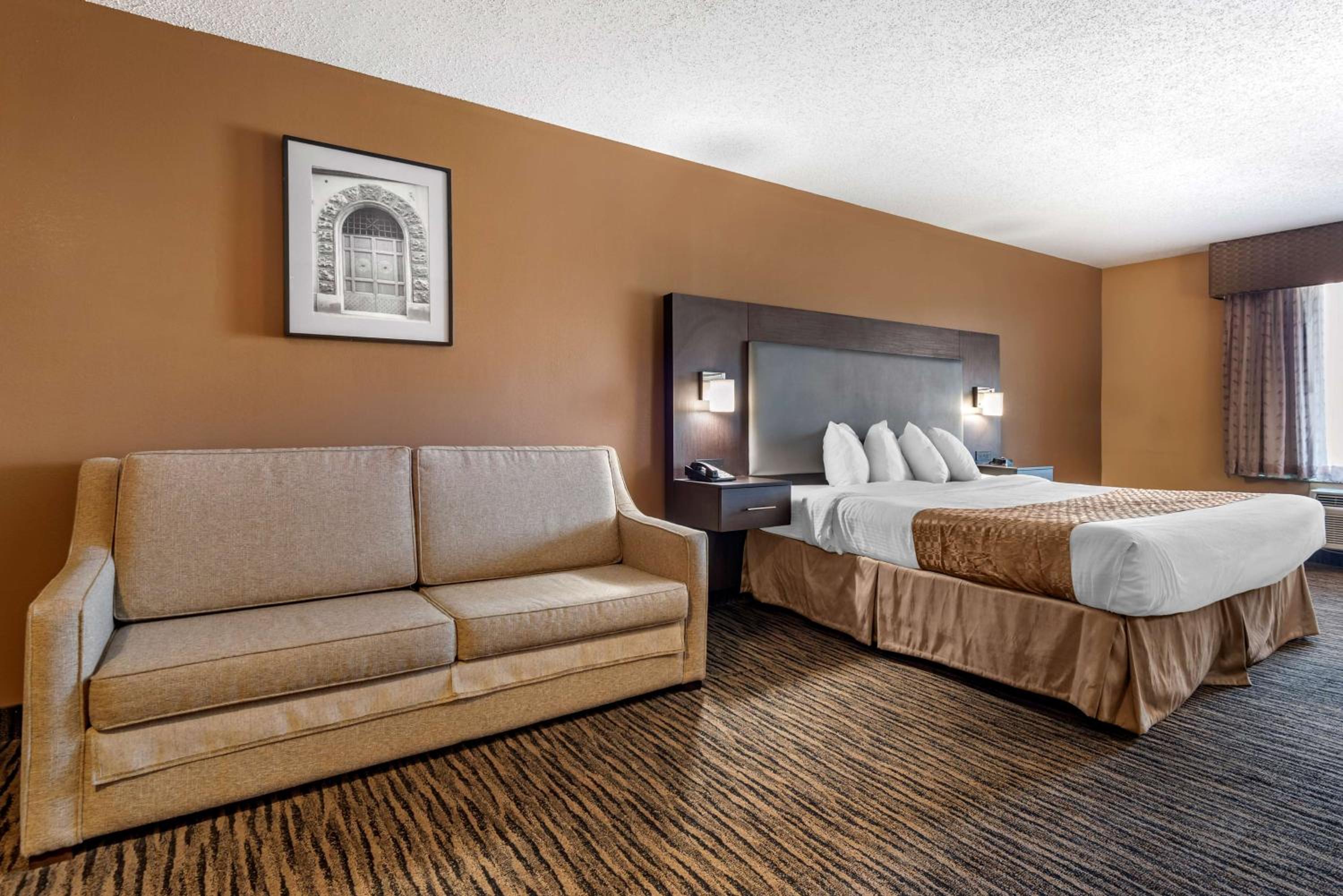 King Suite with Spa Bath and Sofa Bed - Non-Smoking - Photo 3