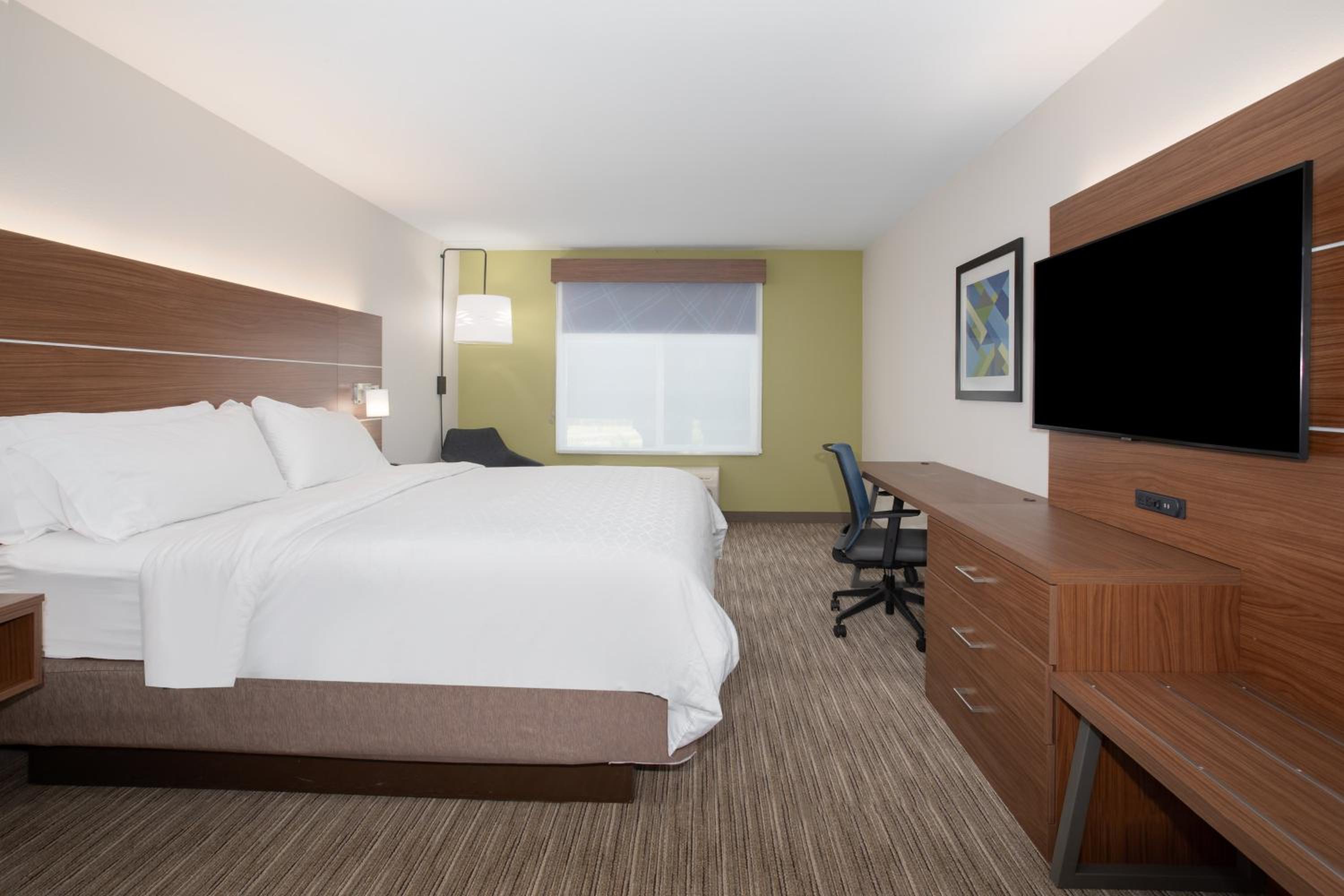 King Suite with Sofa Bed - Photo 4