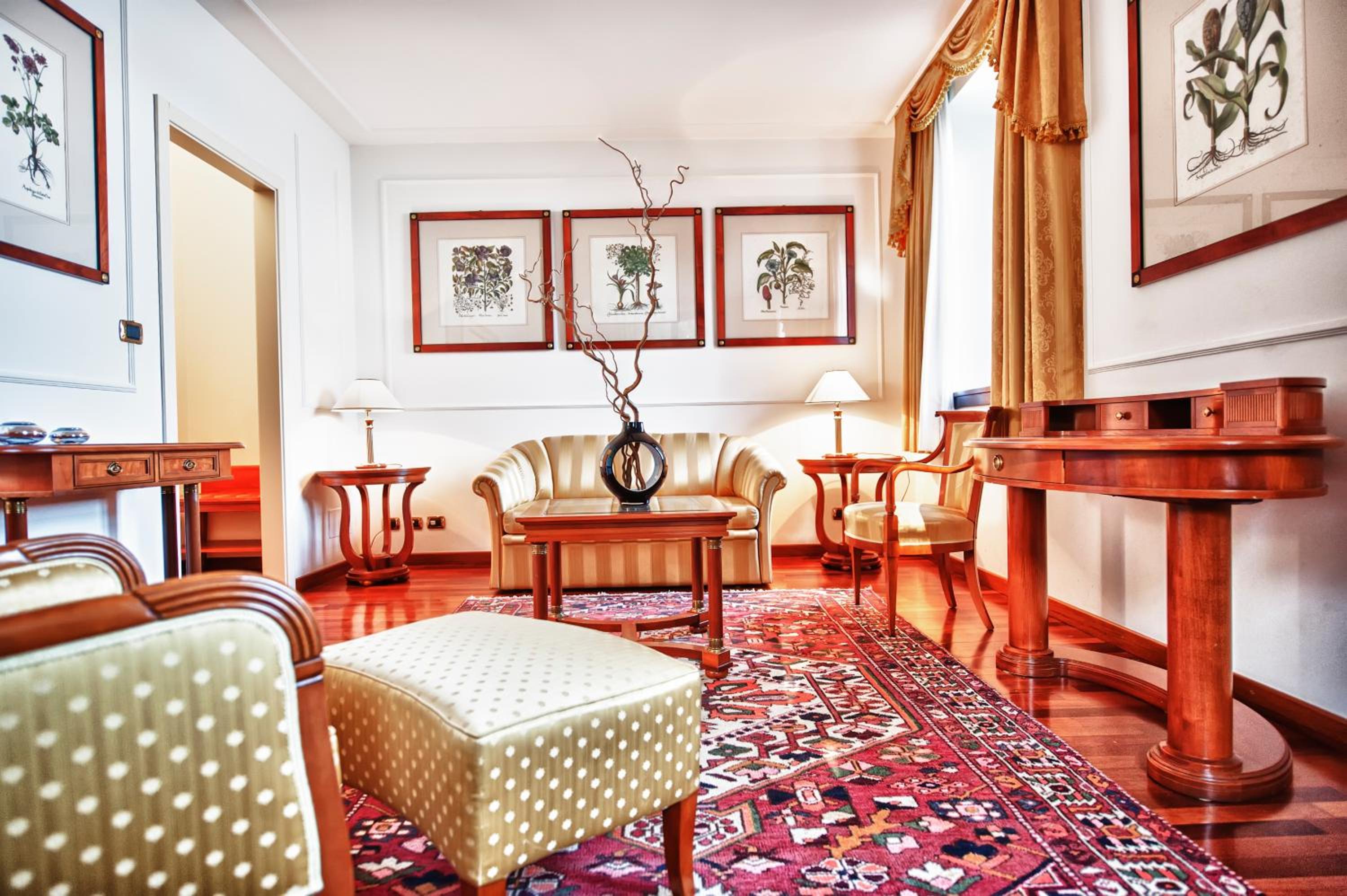 Superior Suite with Balcony and Lake View photo 3