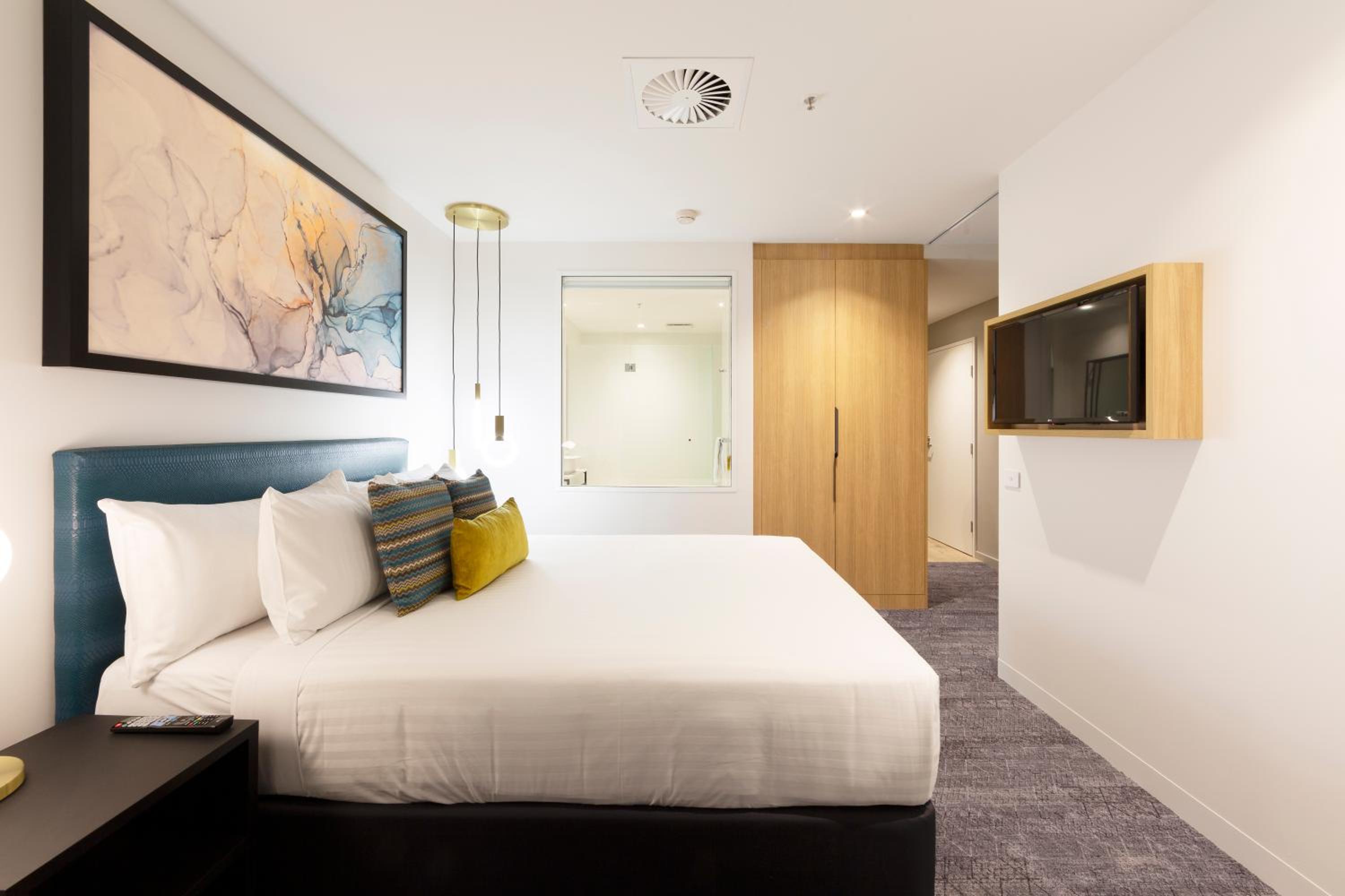 Executive Studio with Separate Lounge, Sofa Bed and Bathtub - Photo 1
