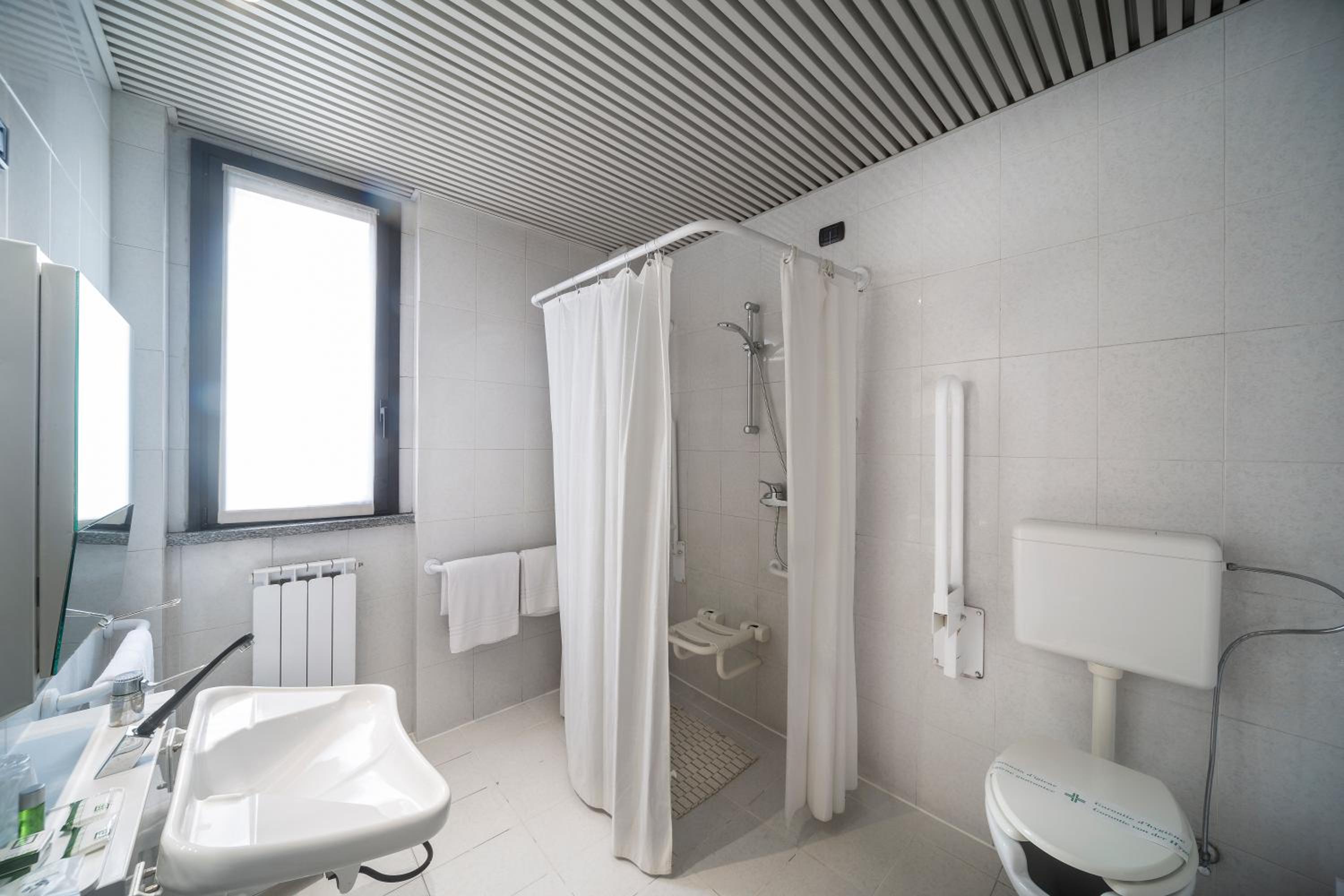 Double or Twin Room - Disability Access - Photo 2