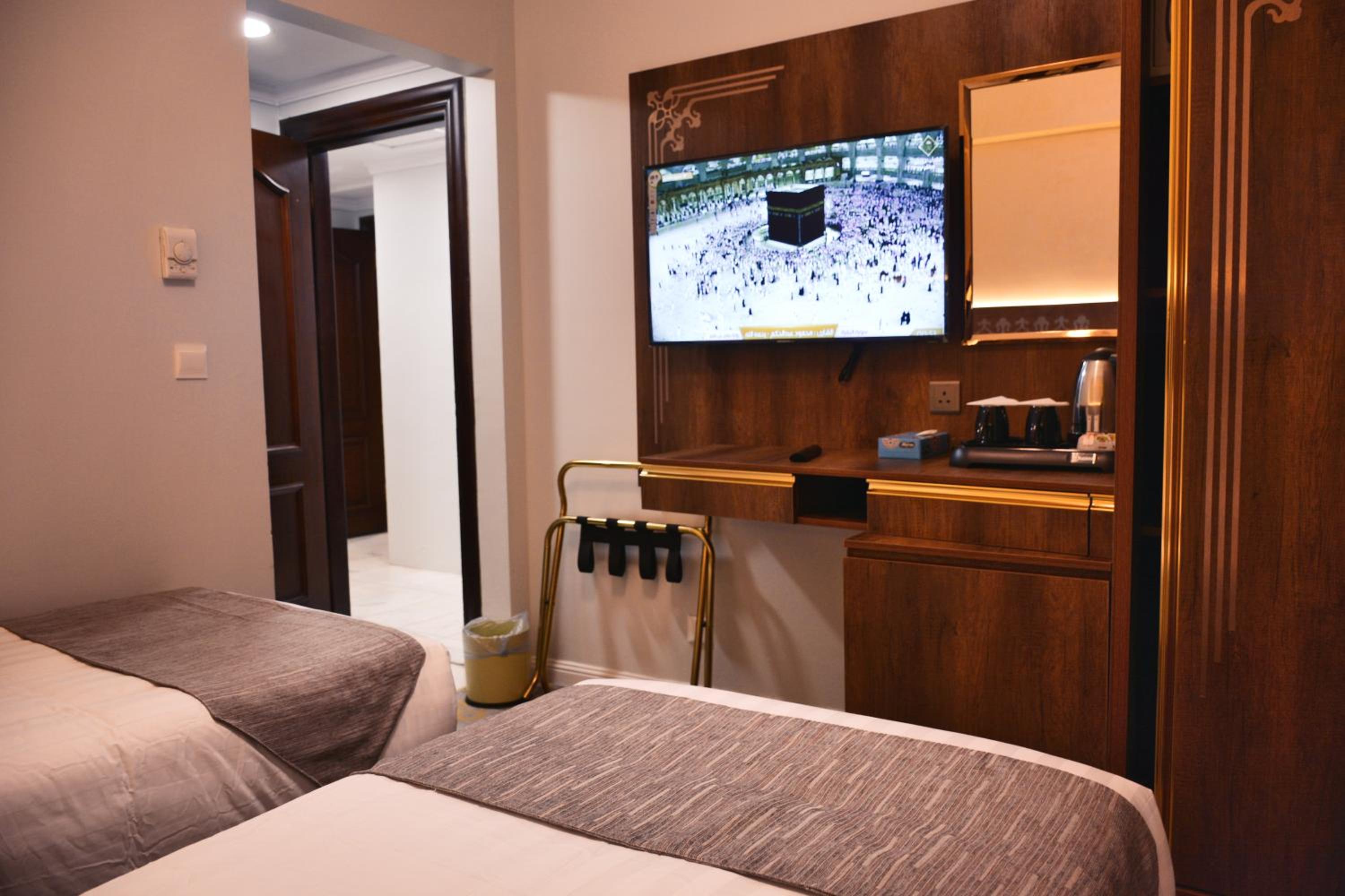 Deluxe Double or Twin Room photo 3