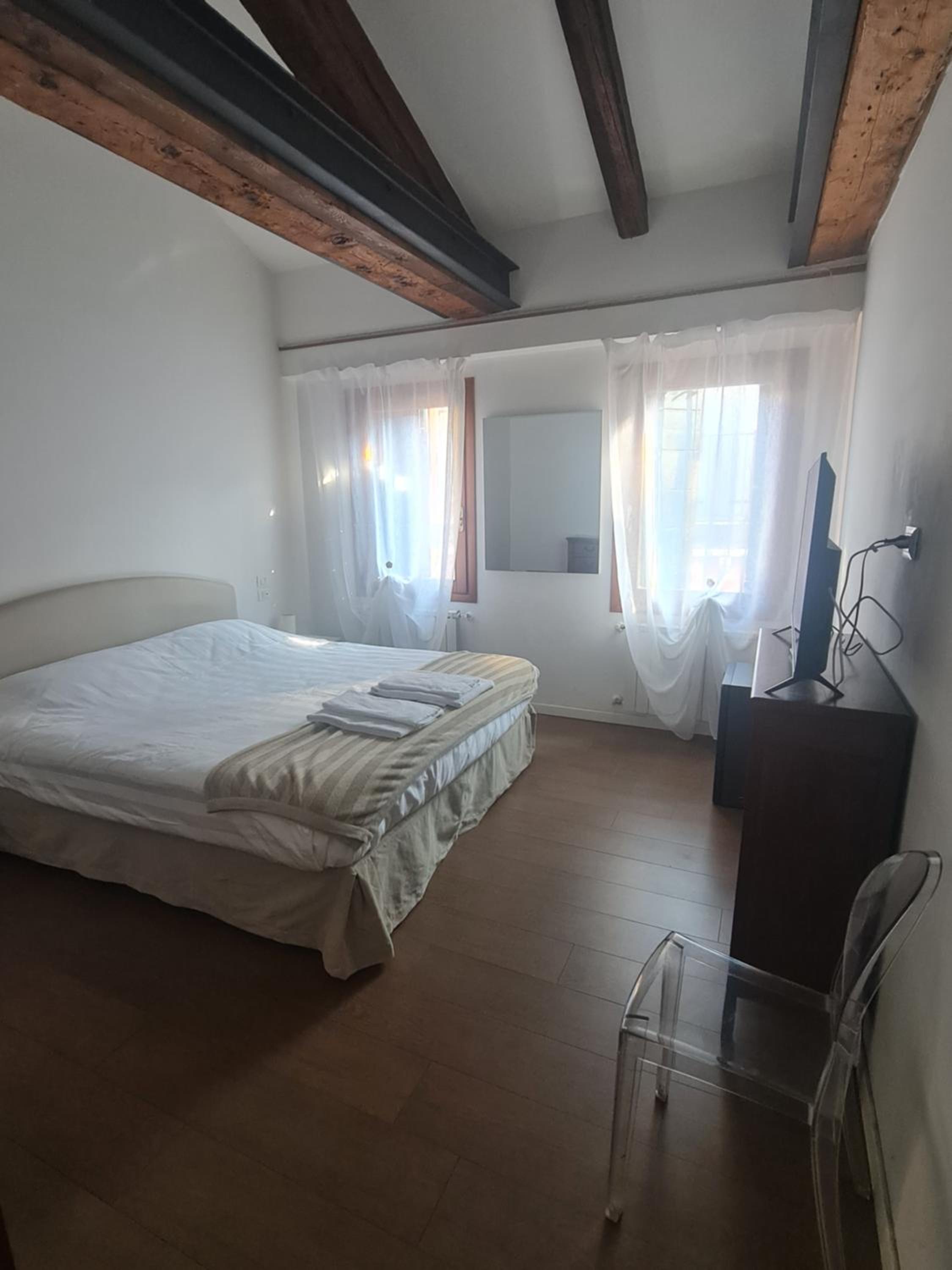 Deluxe King Room photo 1