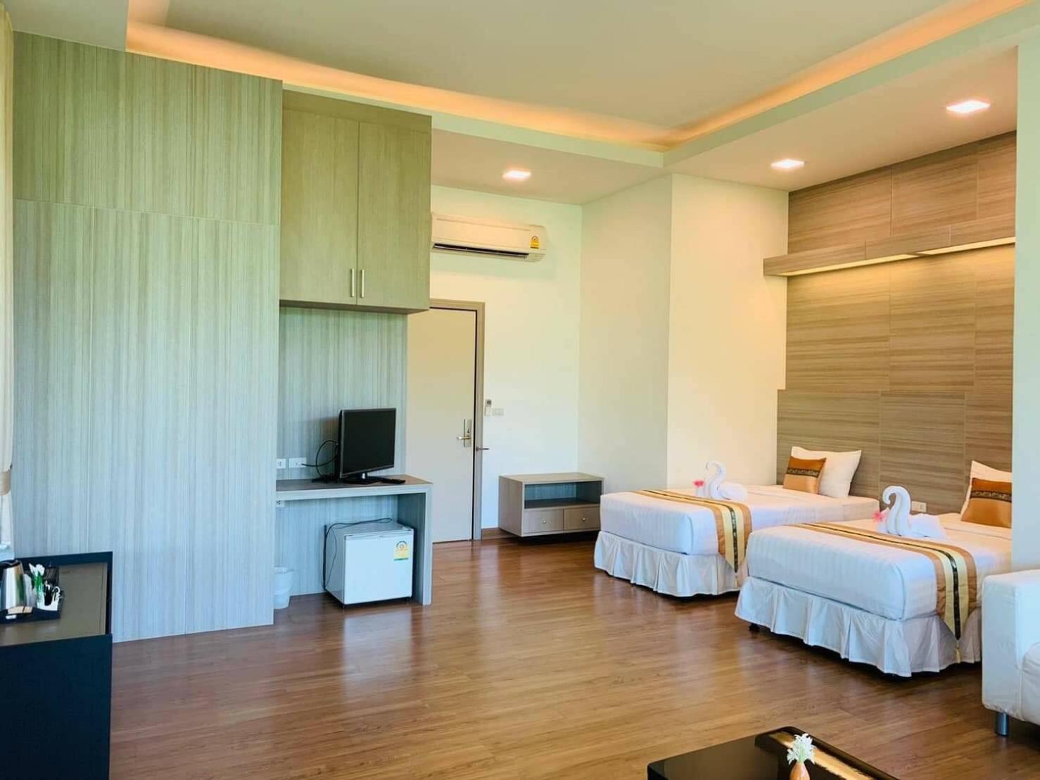 Deluxe Double or Twin Room - Photo 8