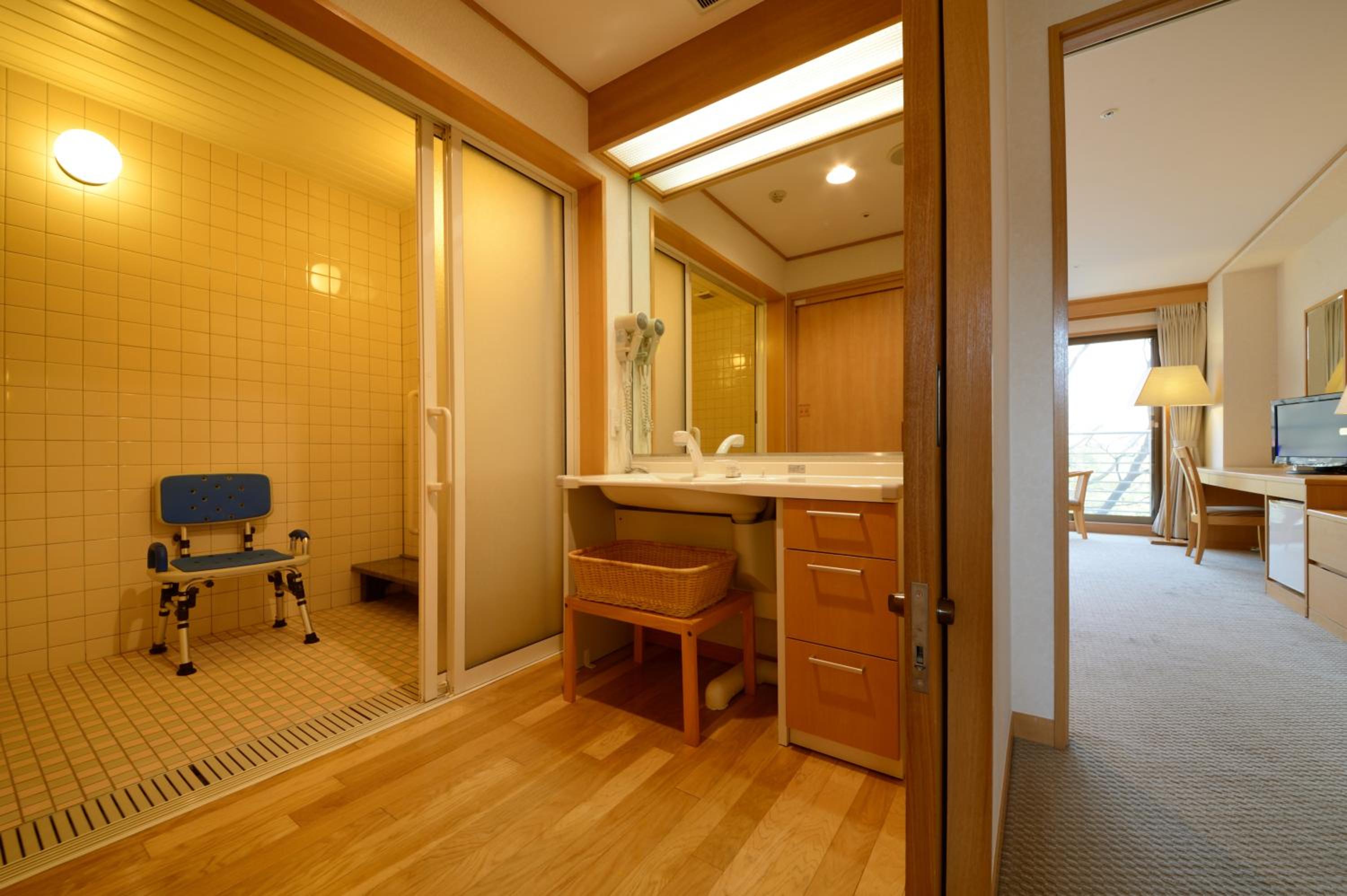 Twin Room - Disability Access photo 2