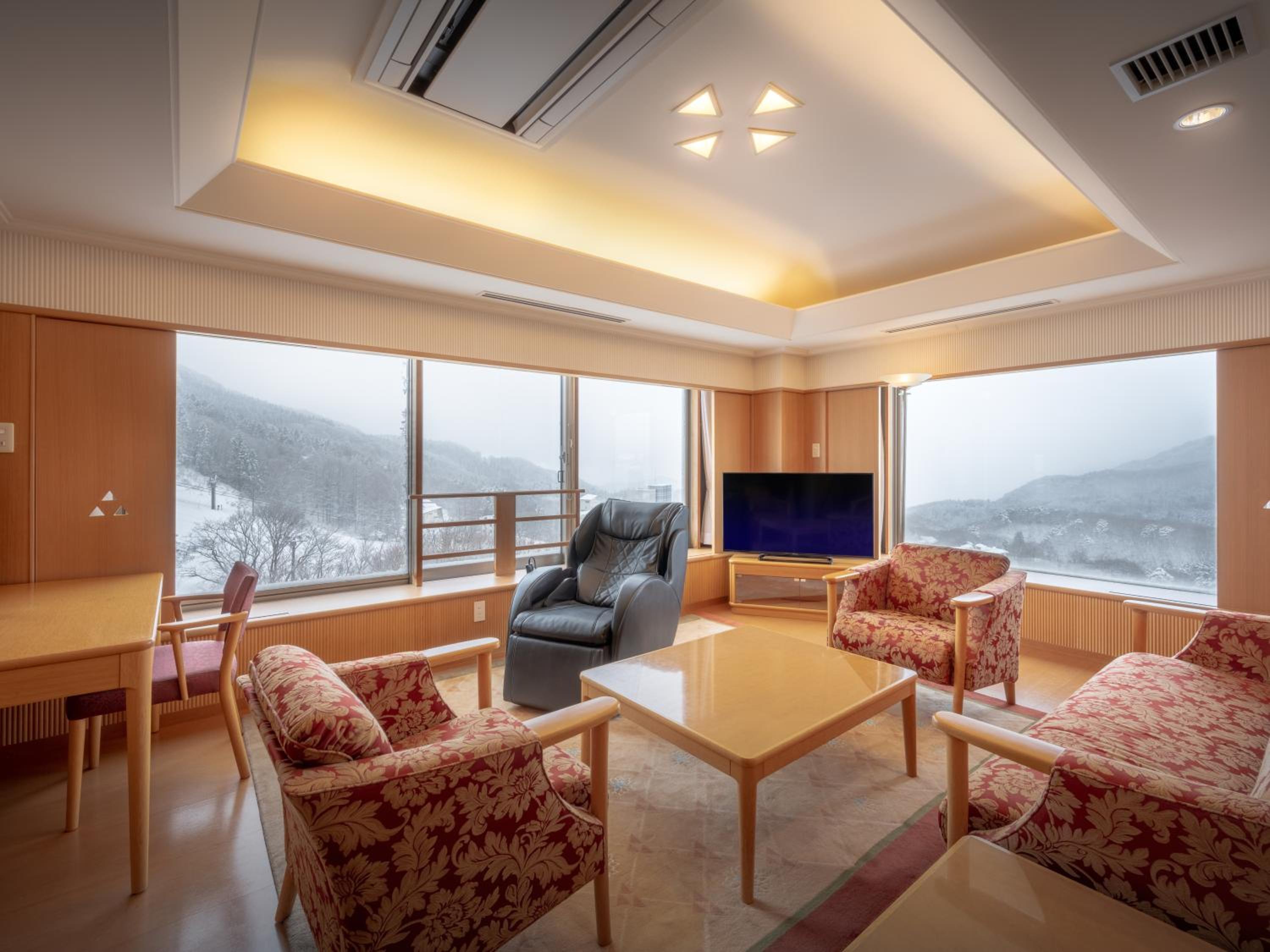 Superior Family Room photo 2