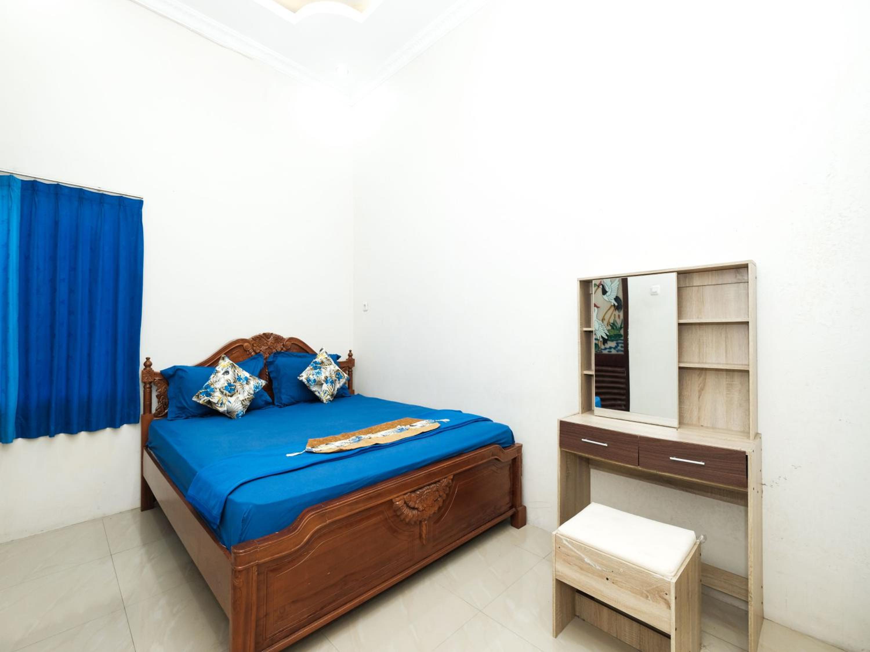 Double Room with Private Bathroom - Photo 2
