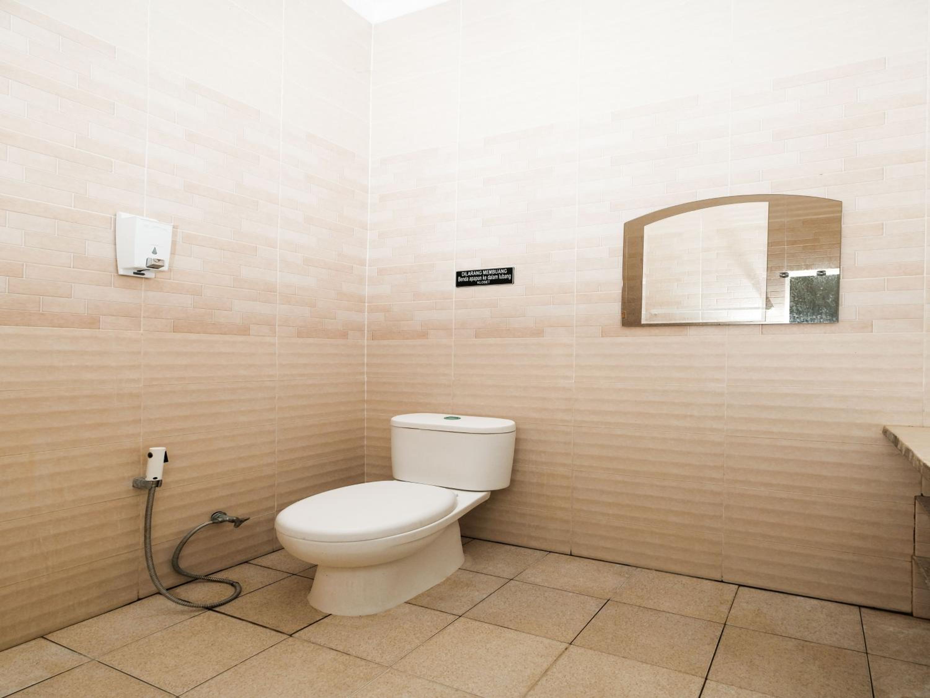 Double Room with Private Bathroom - Photo 9
