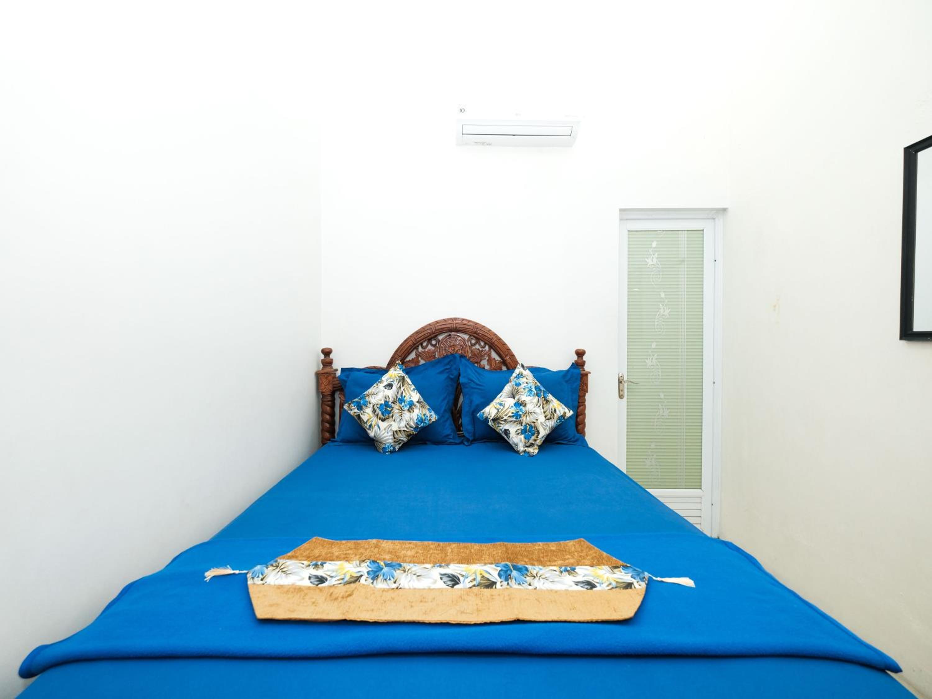 Twin Room with Private Bathroom - Photo 5