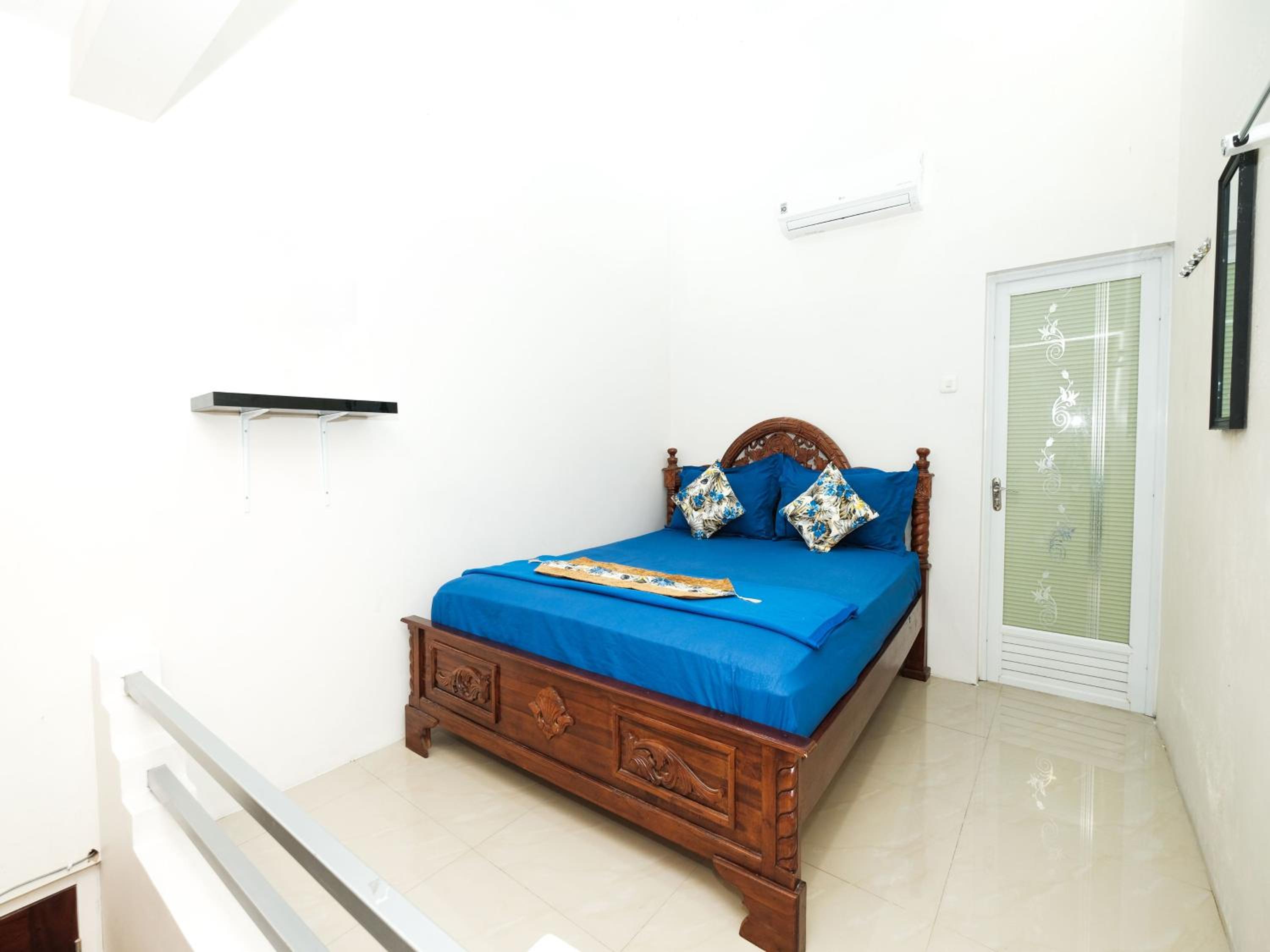 Twin Room with Private Bathroom - Photo 7