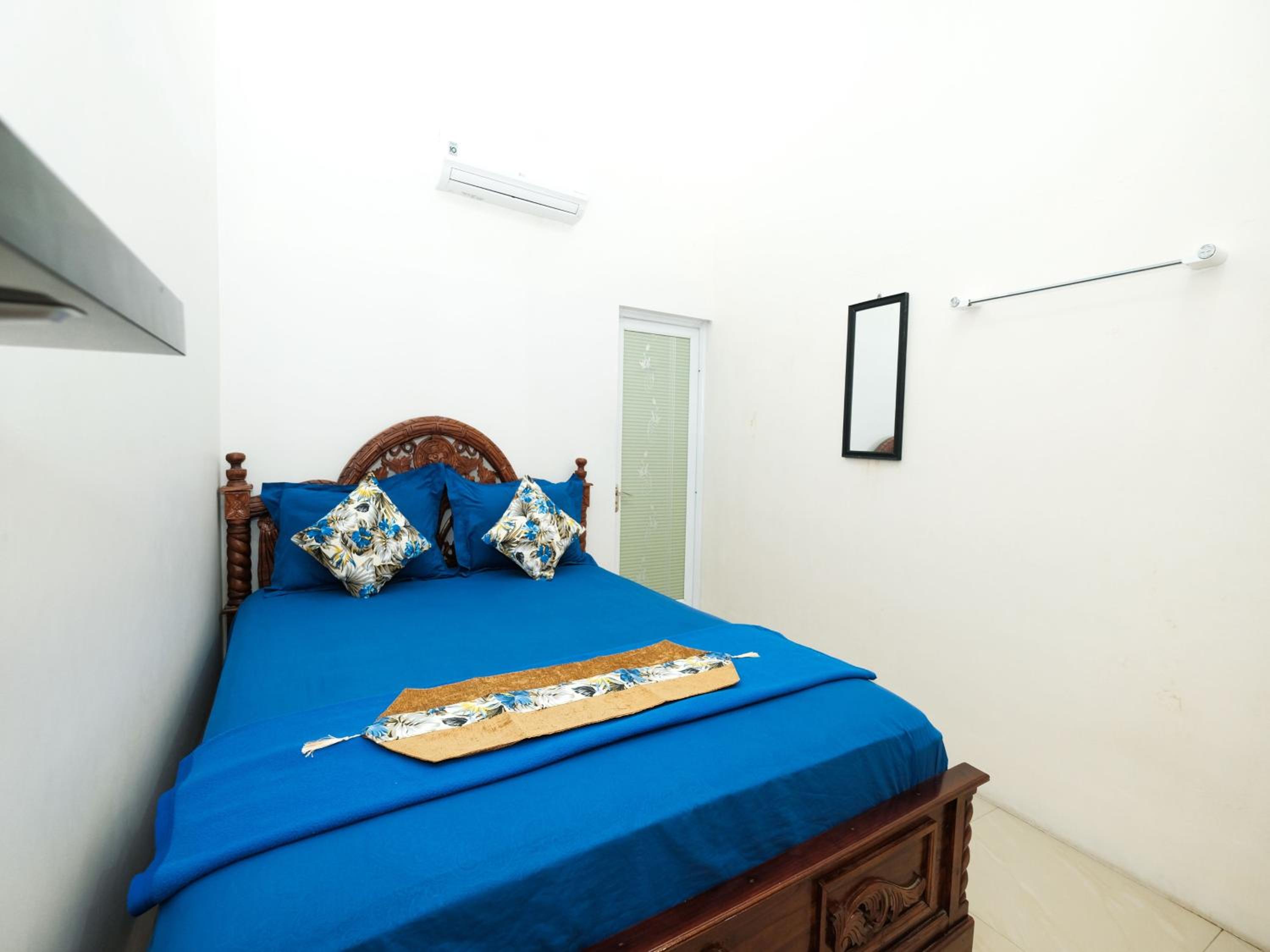 Twin Room with Private Bathroom - Photo 8