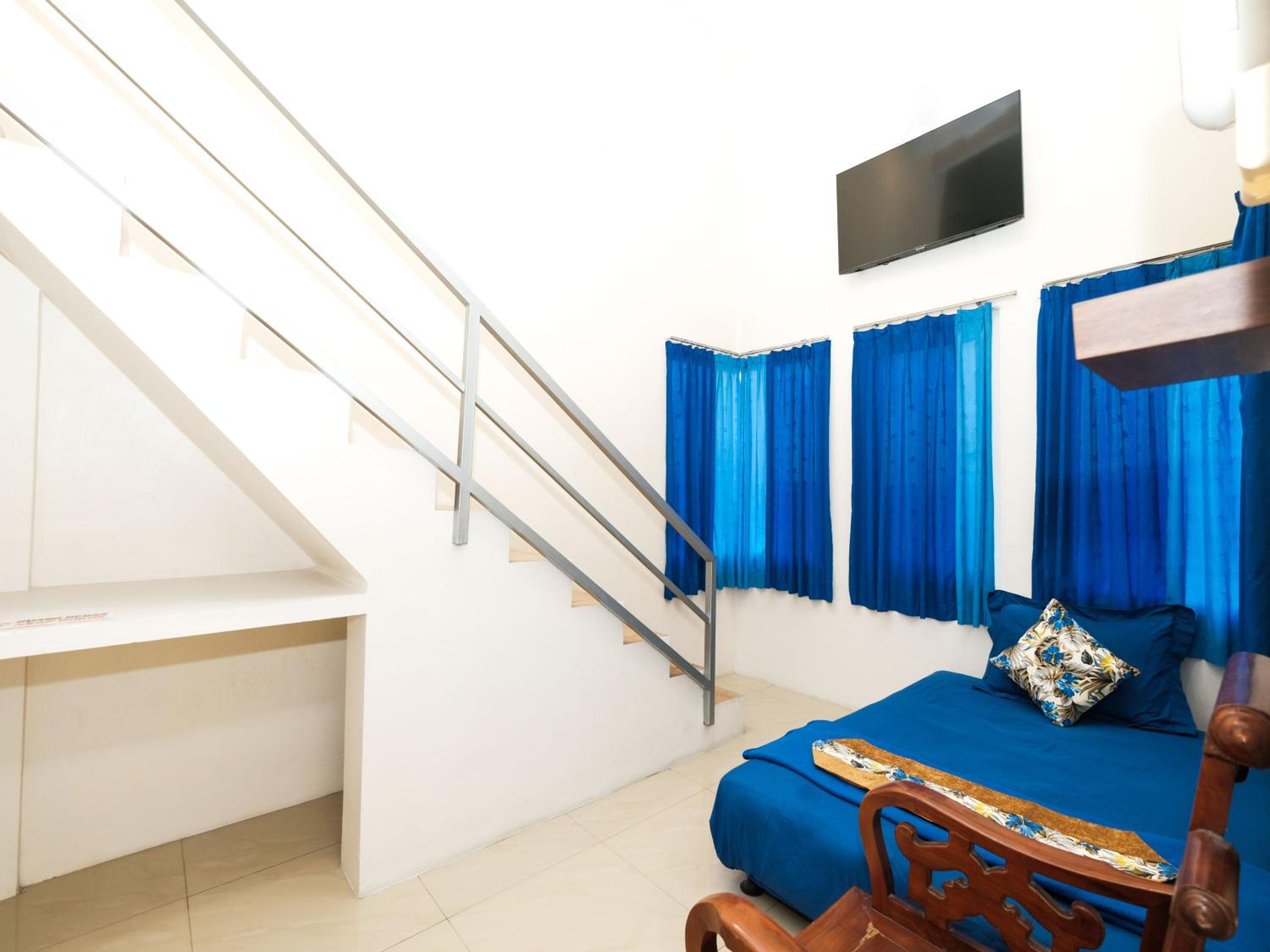 Twin Room with Private Bathroom - Photo 2