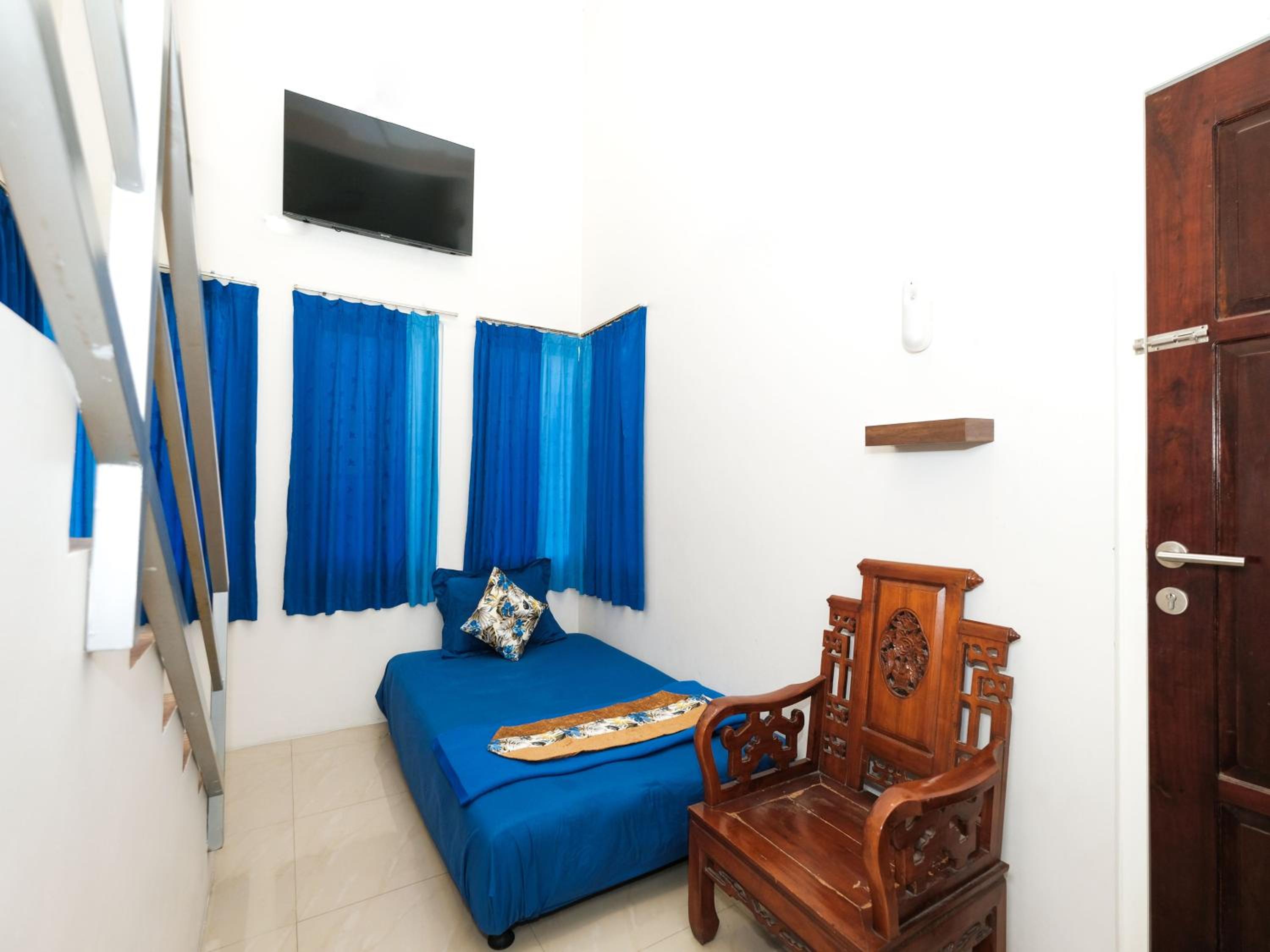 Twin Room with Private Bathroom - Photo 3
