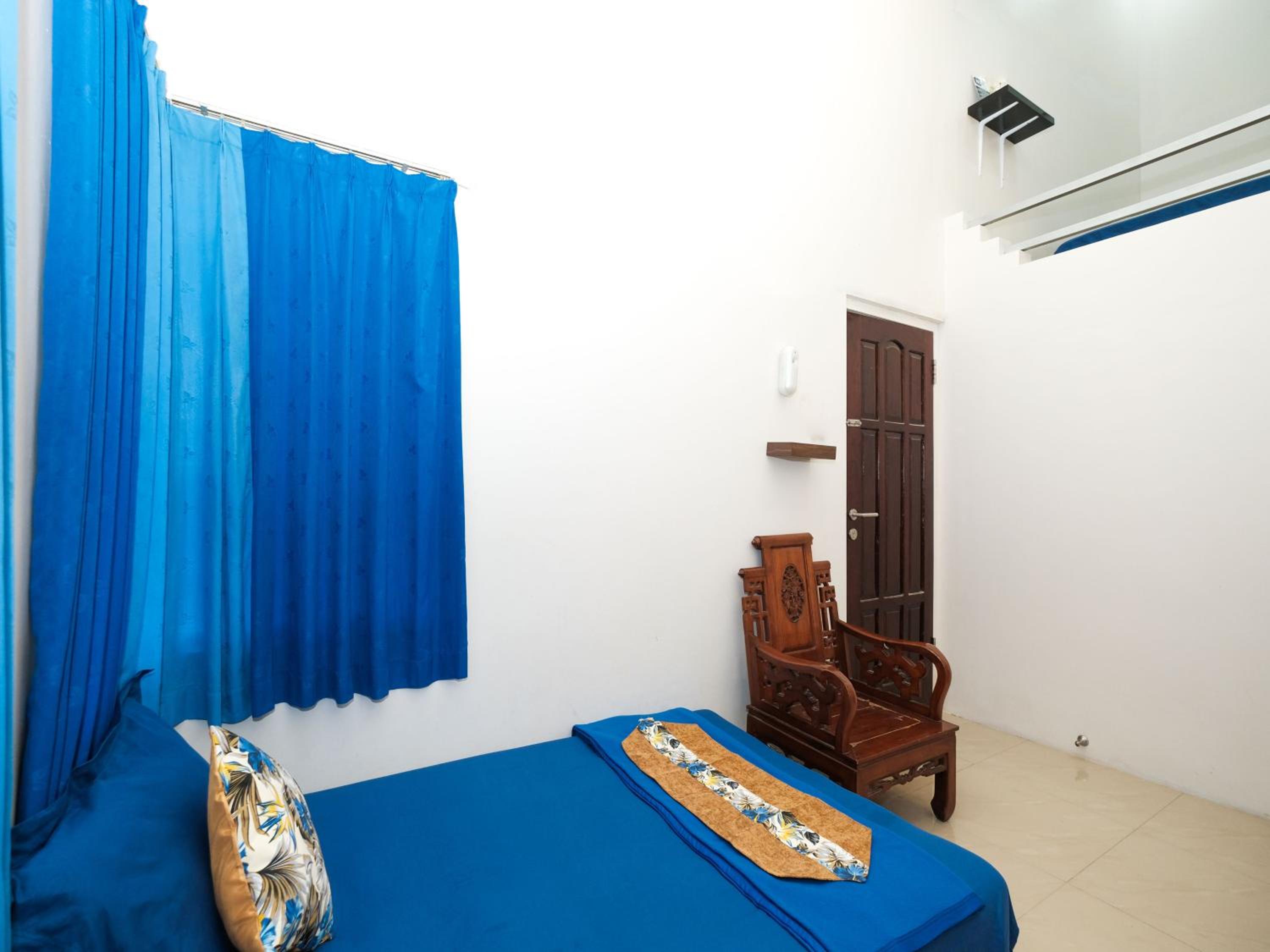 Twin Room with Private Bathroom - Photo 4