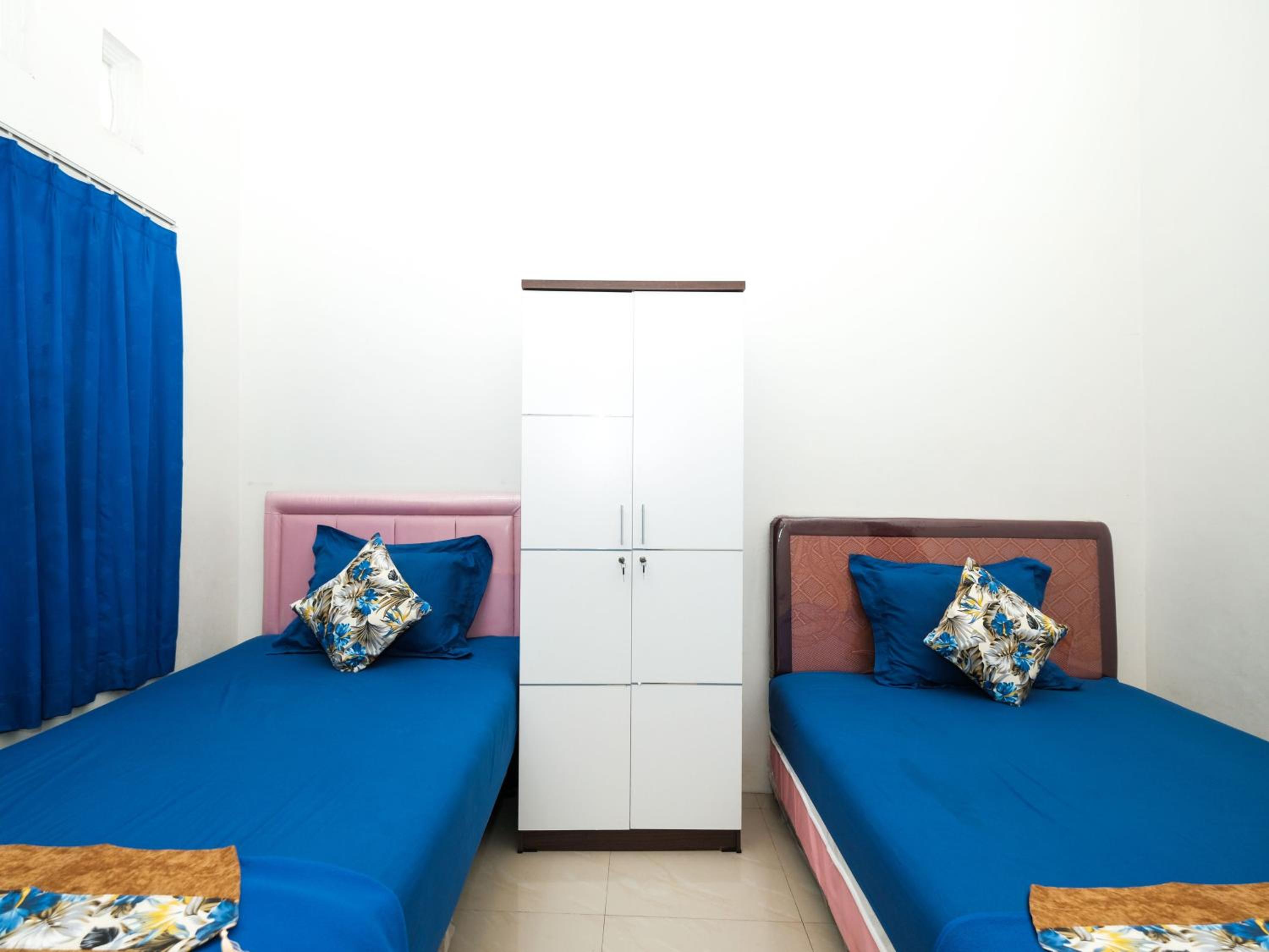 Budget Twin Room - Photo 6