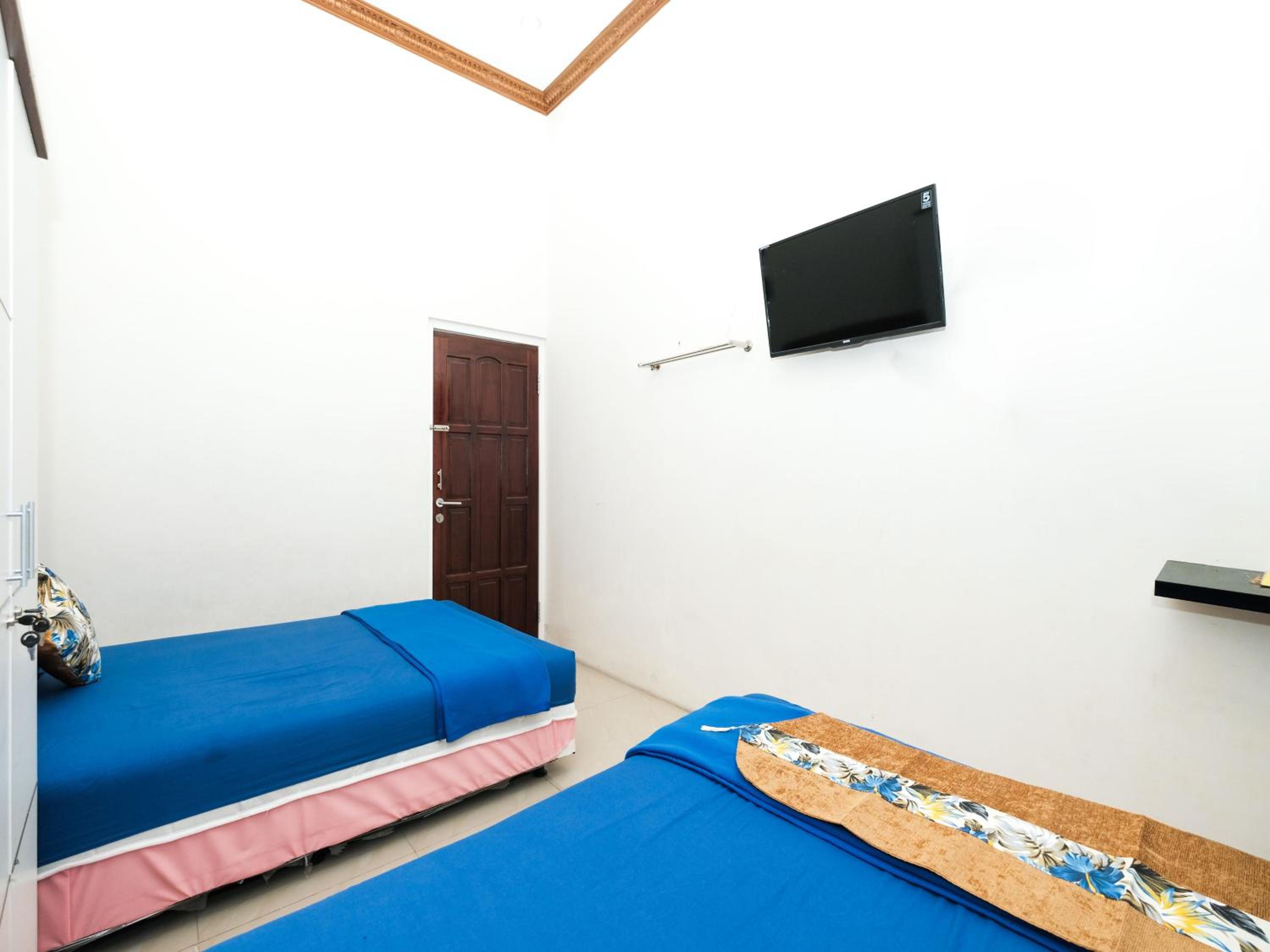 Budget Twin Room - Photo 5