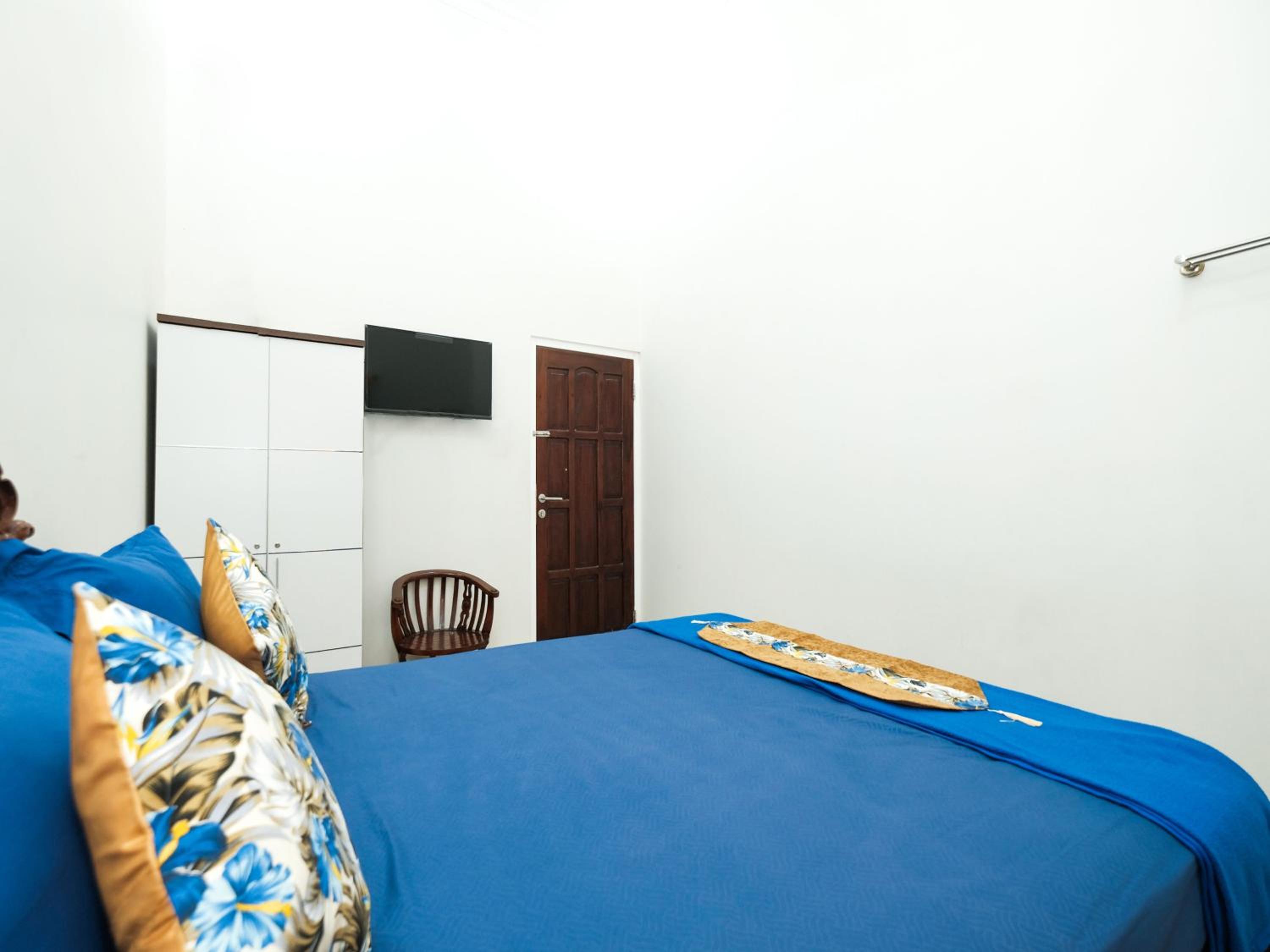 Budget Double Room - Photo 7
