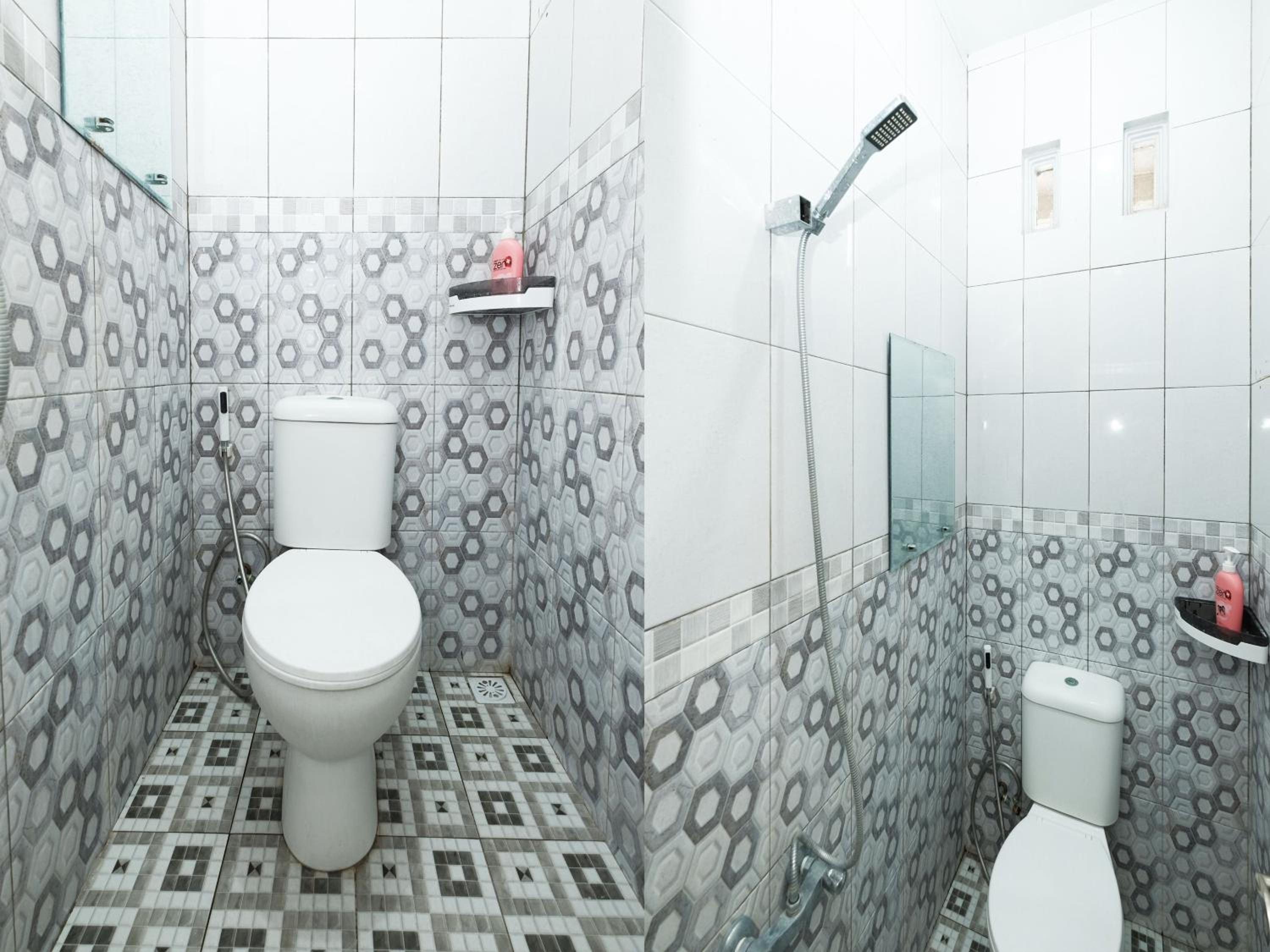 Twin Room with Private Bathroom - Photo 11