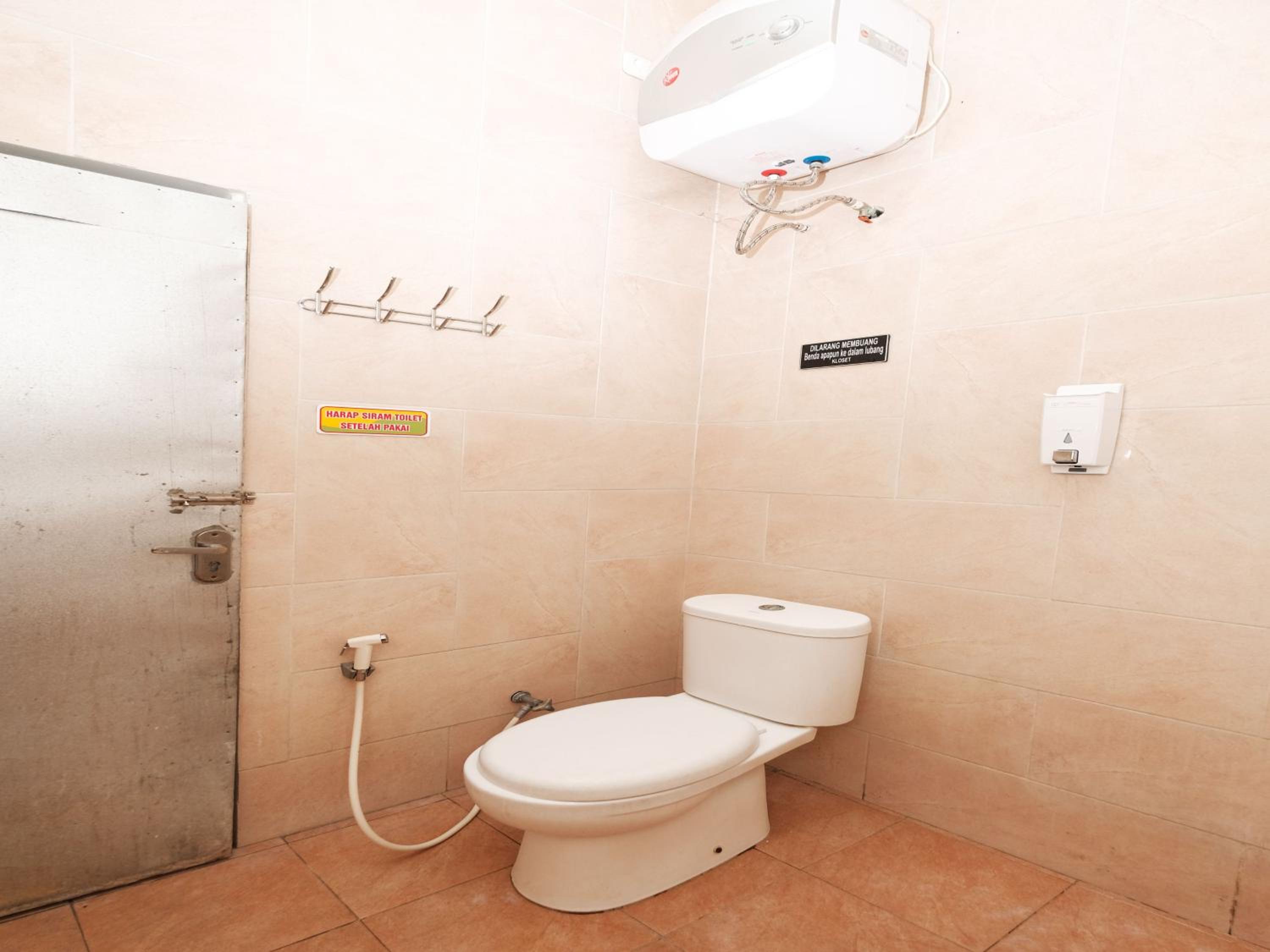 Budget Twin Room - Photo 7