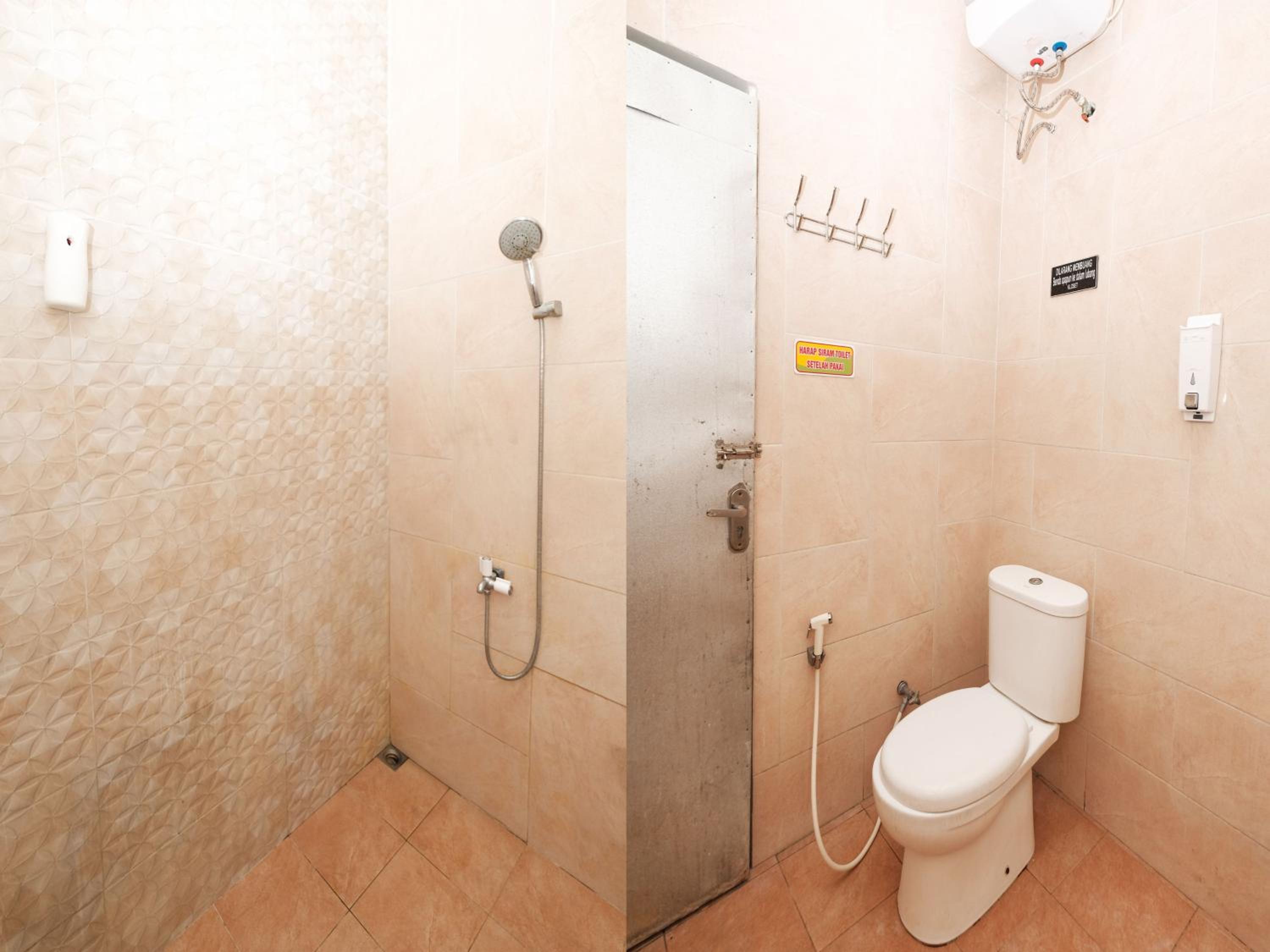 Budget Twin Room - Photo 10