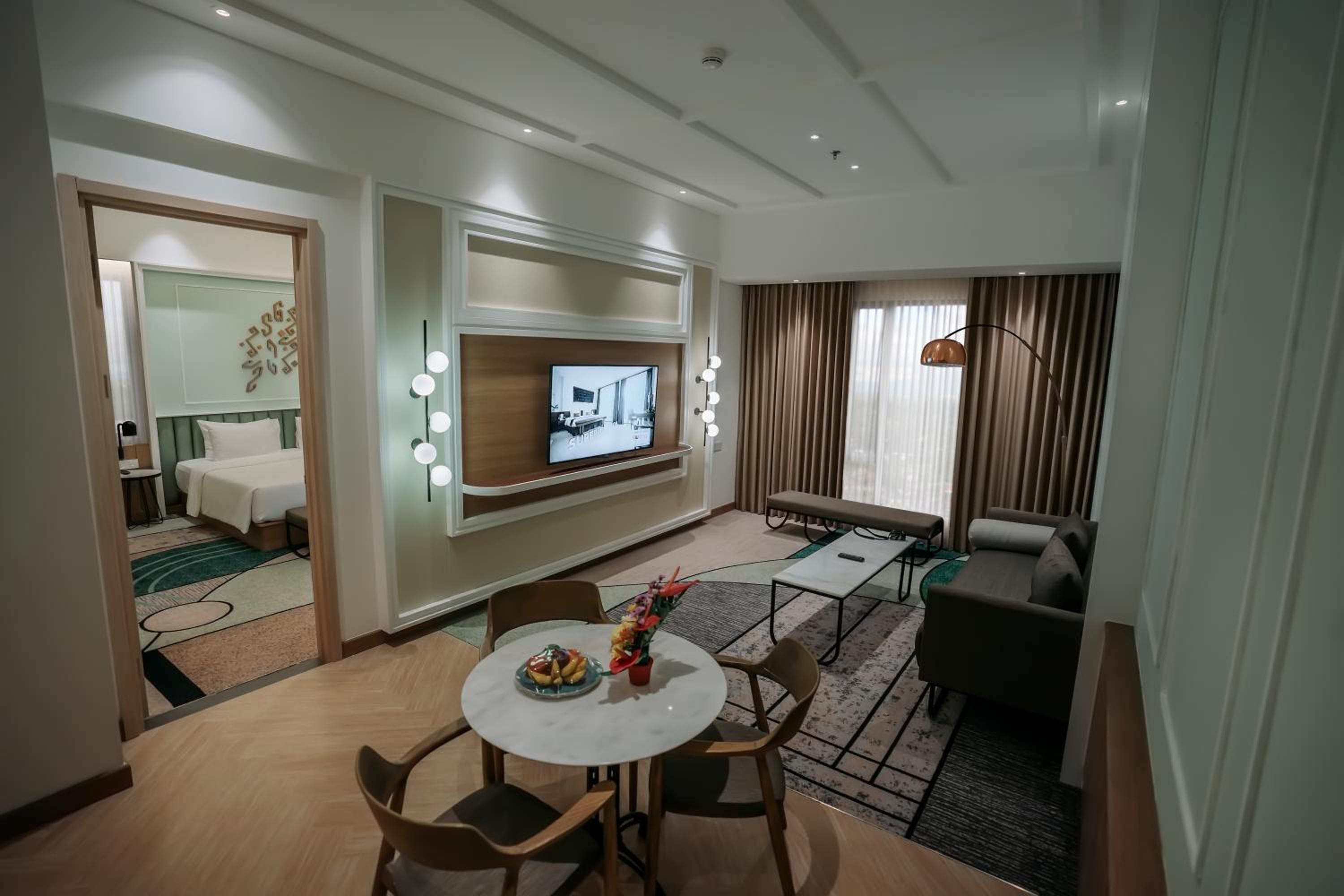 King Suite with Mountain View photo 3