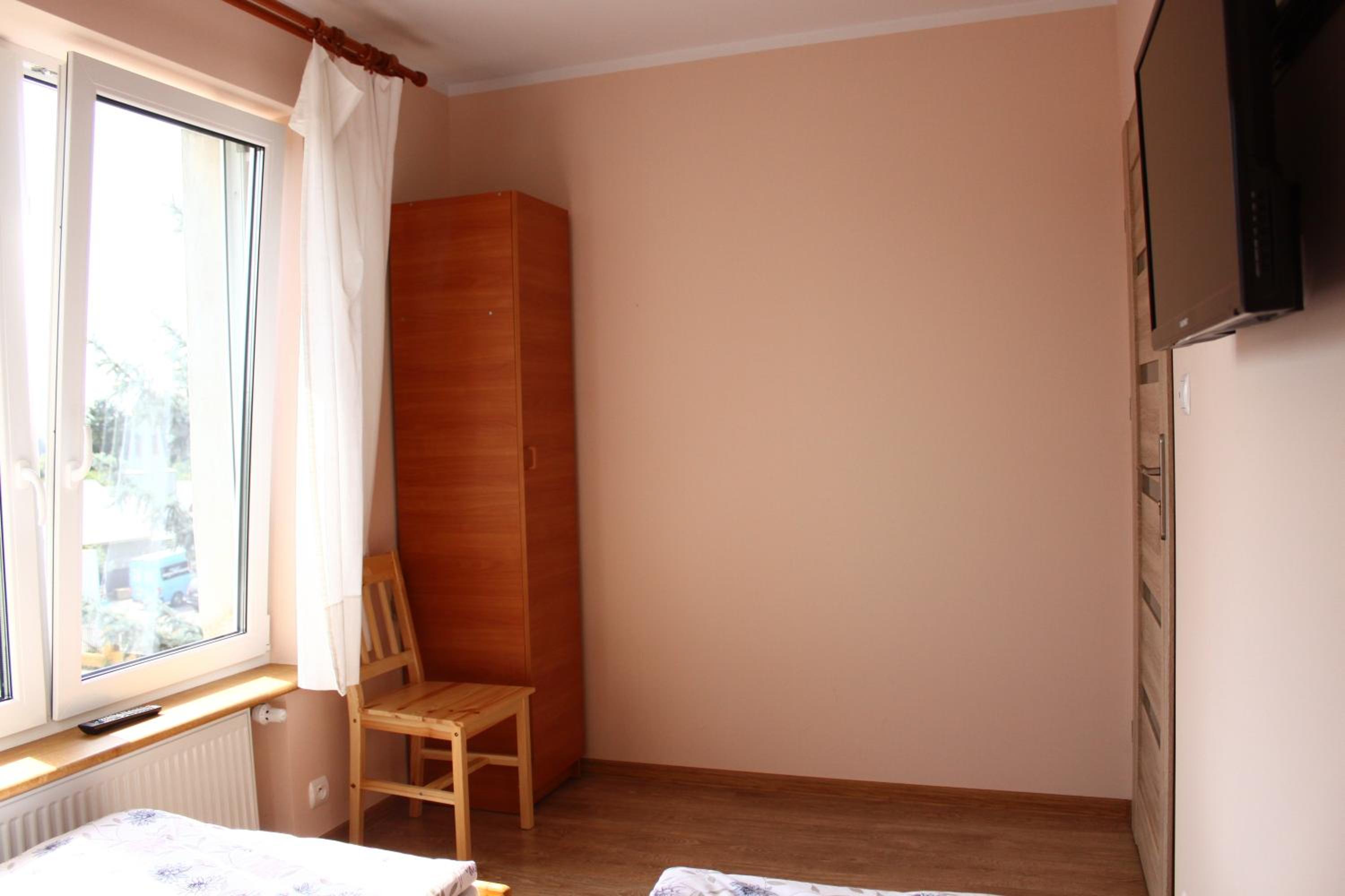 Economy Twin Room photo 3