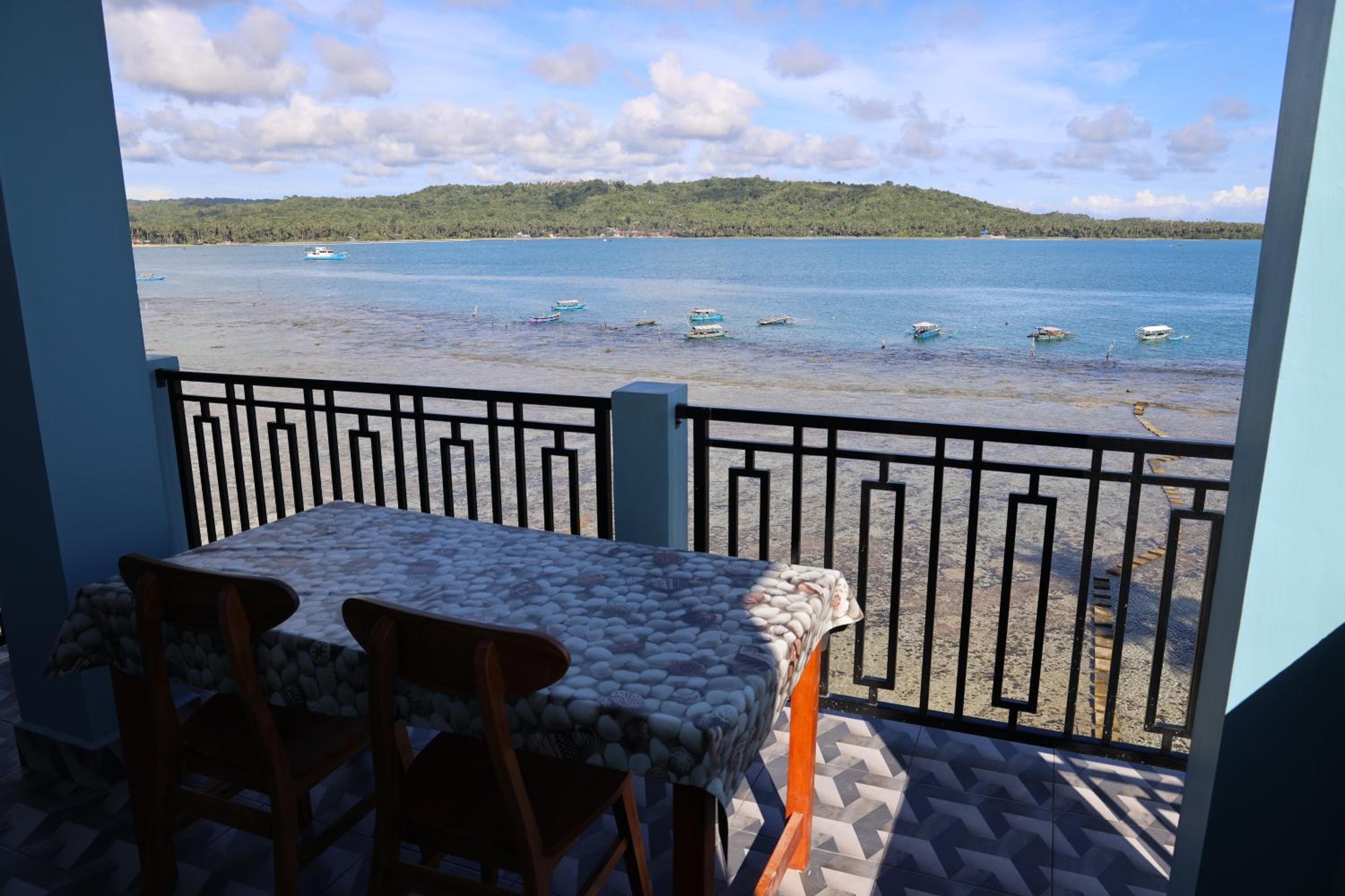 Deluxe Suite with Sea View - Photo 16