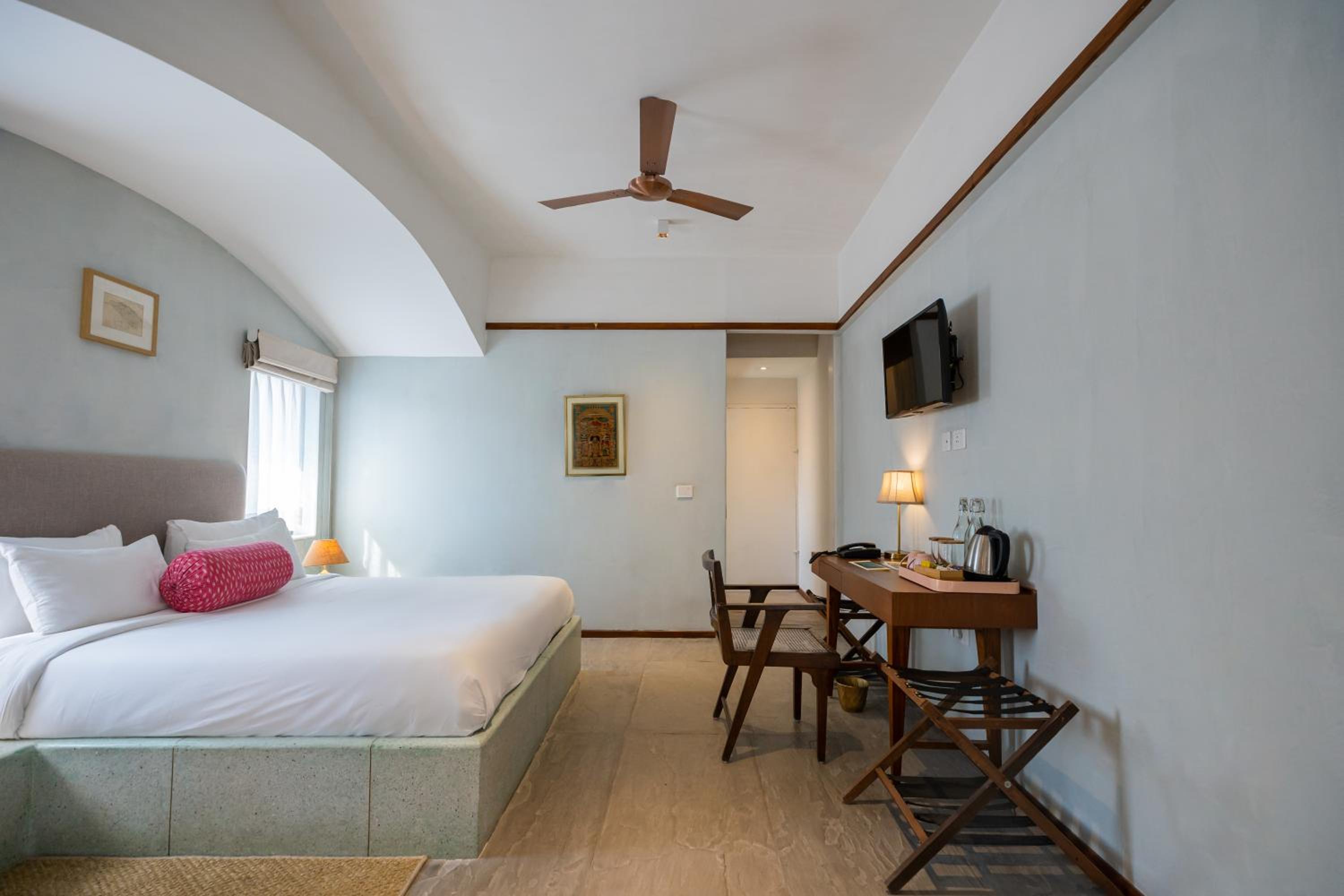 Deluxe Double or Twin Room with River View - Photo 10
