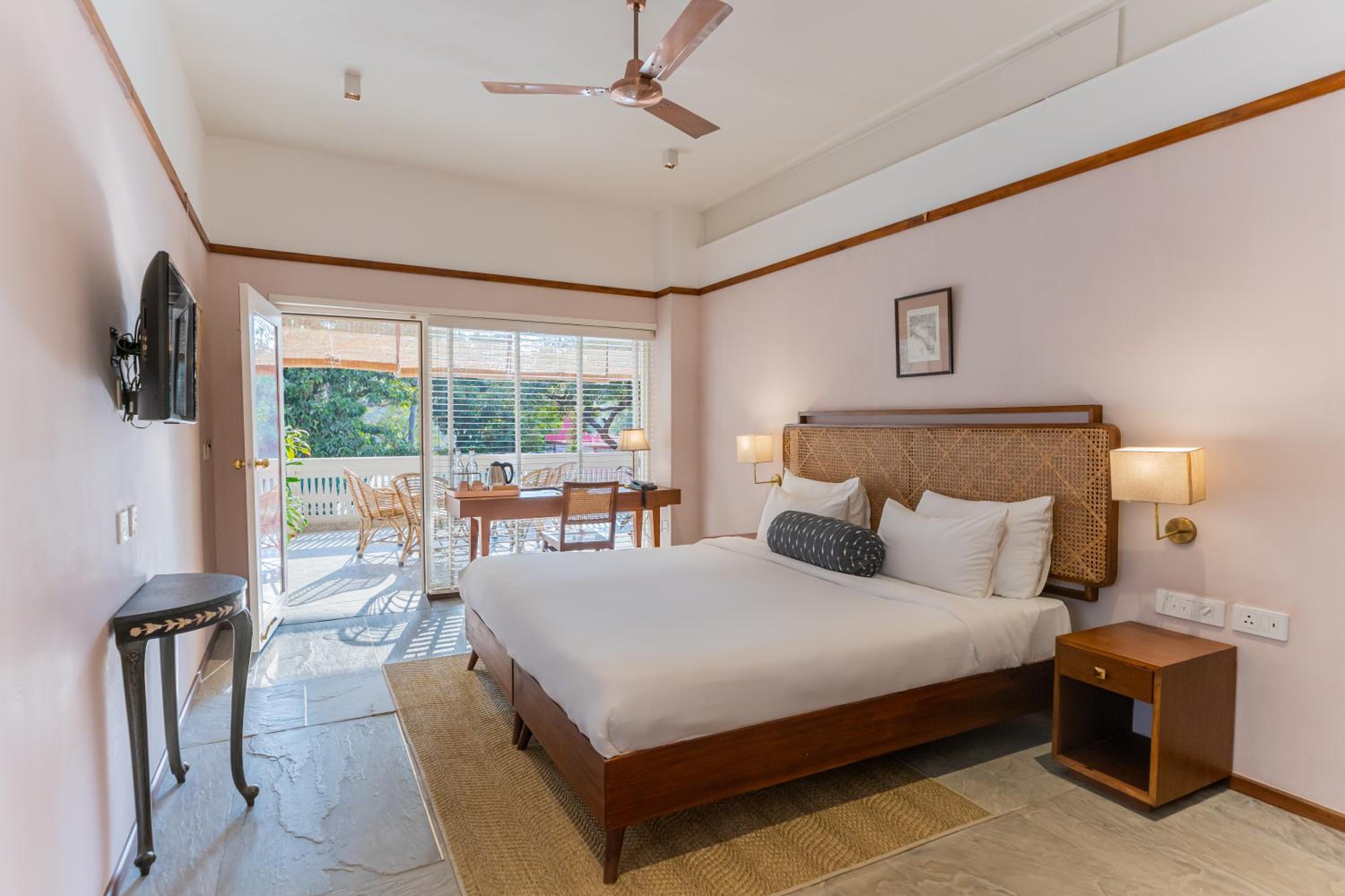 Deluxe Double or Twin Room with River View - Photo 8