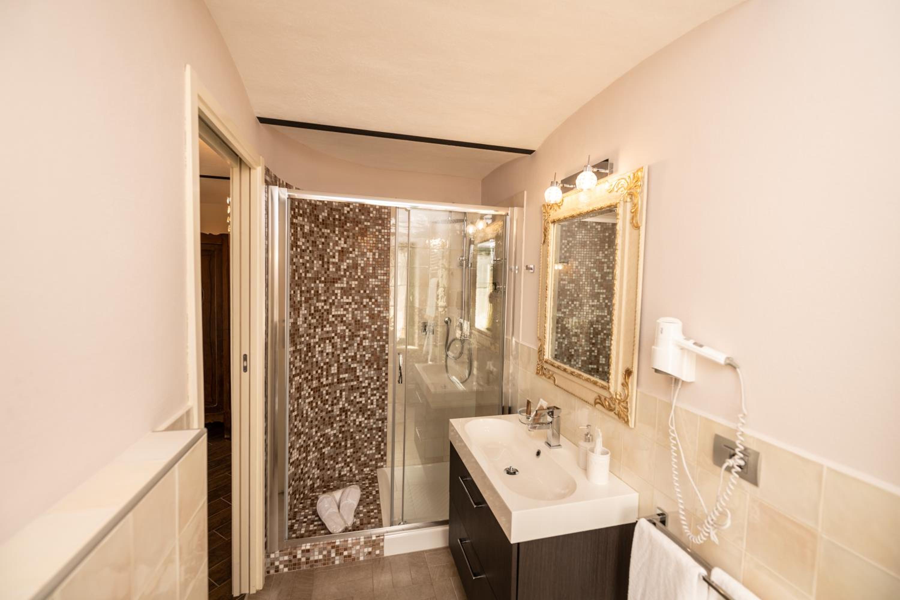 Double Room with Pool View - Photo 2