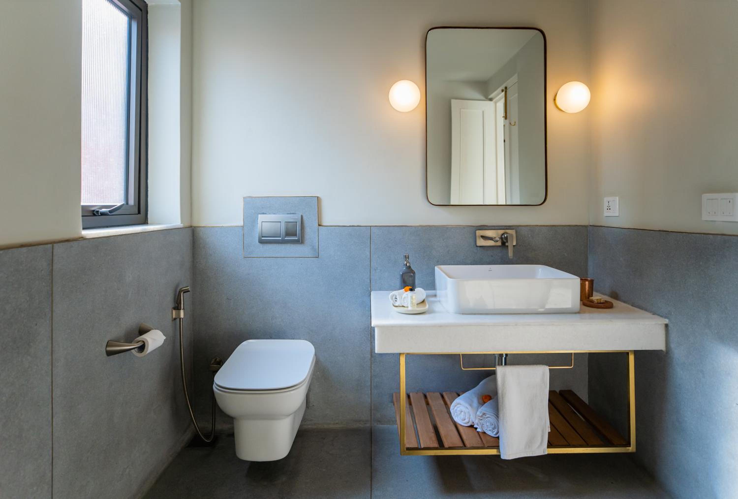 Double or Twin Room with City View - Photo 2