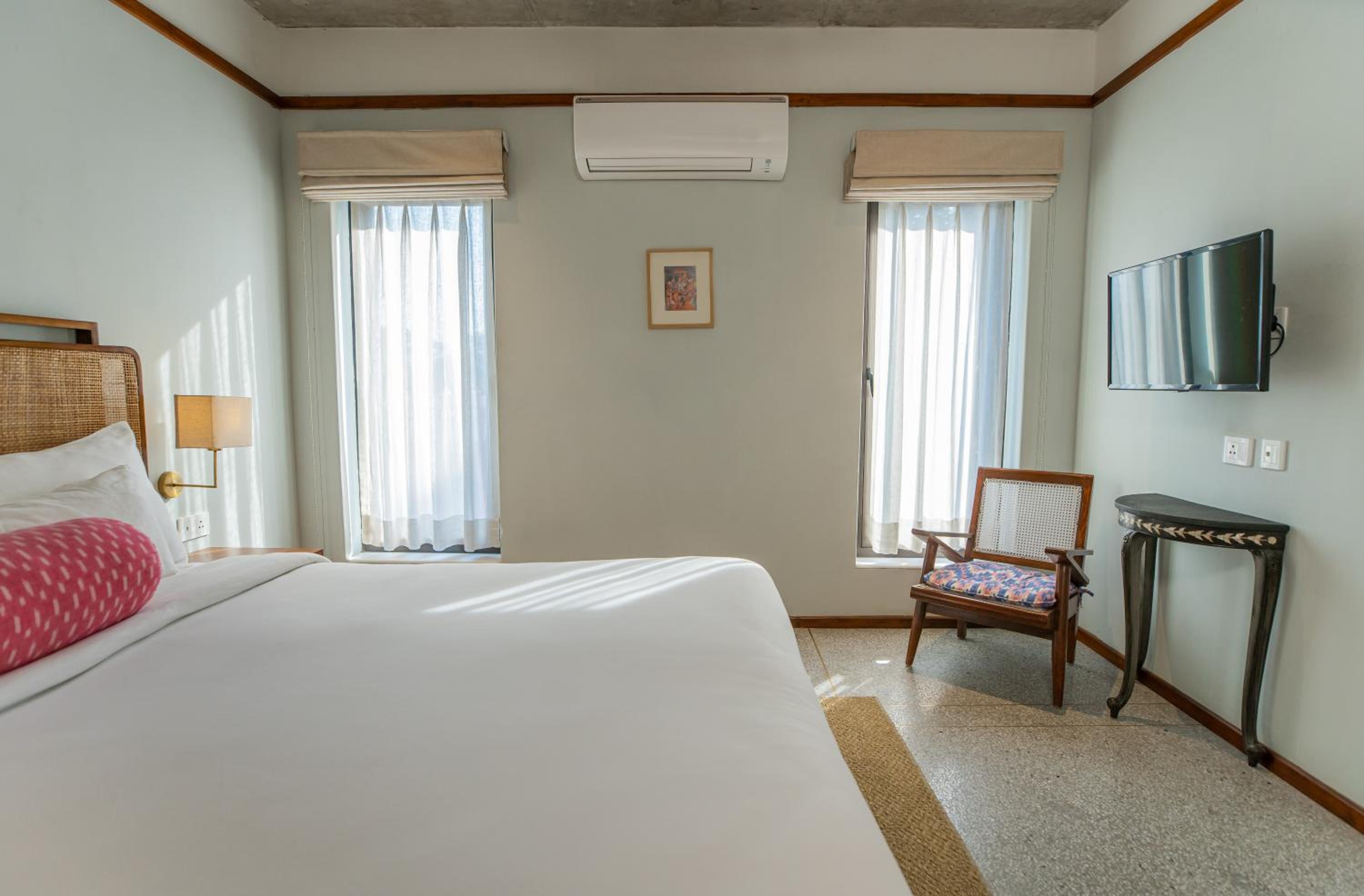 Double or Twin Room with City View - Photo 1