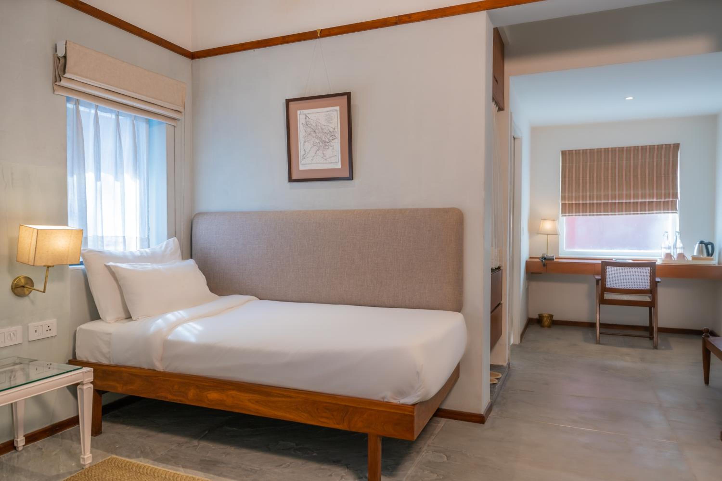 Double or Twin Room with City View - Photo 5
