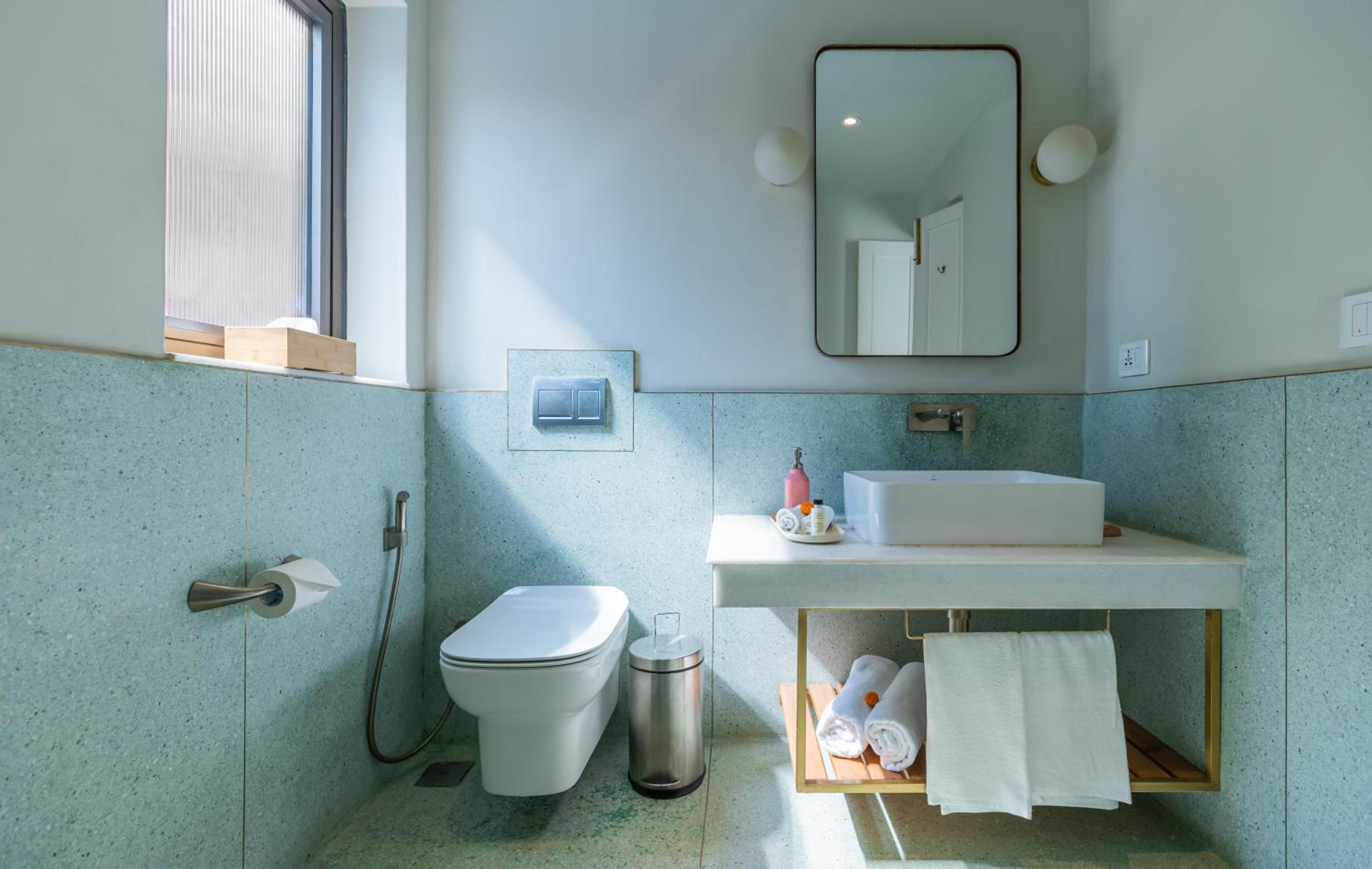 Double or Twin Room with City View - Photo 6