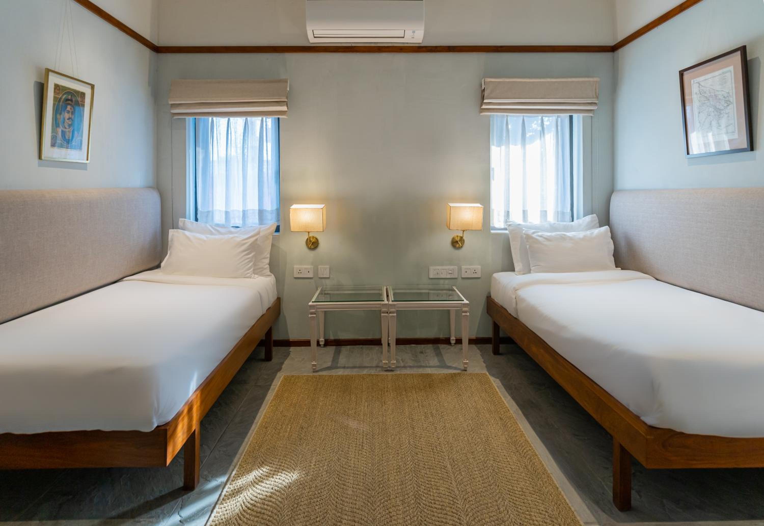Double or Twin Room with City View - Photo 4