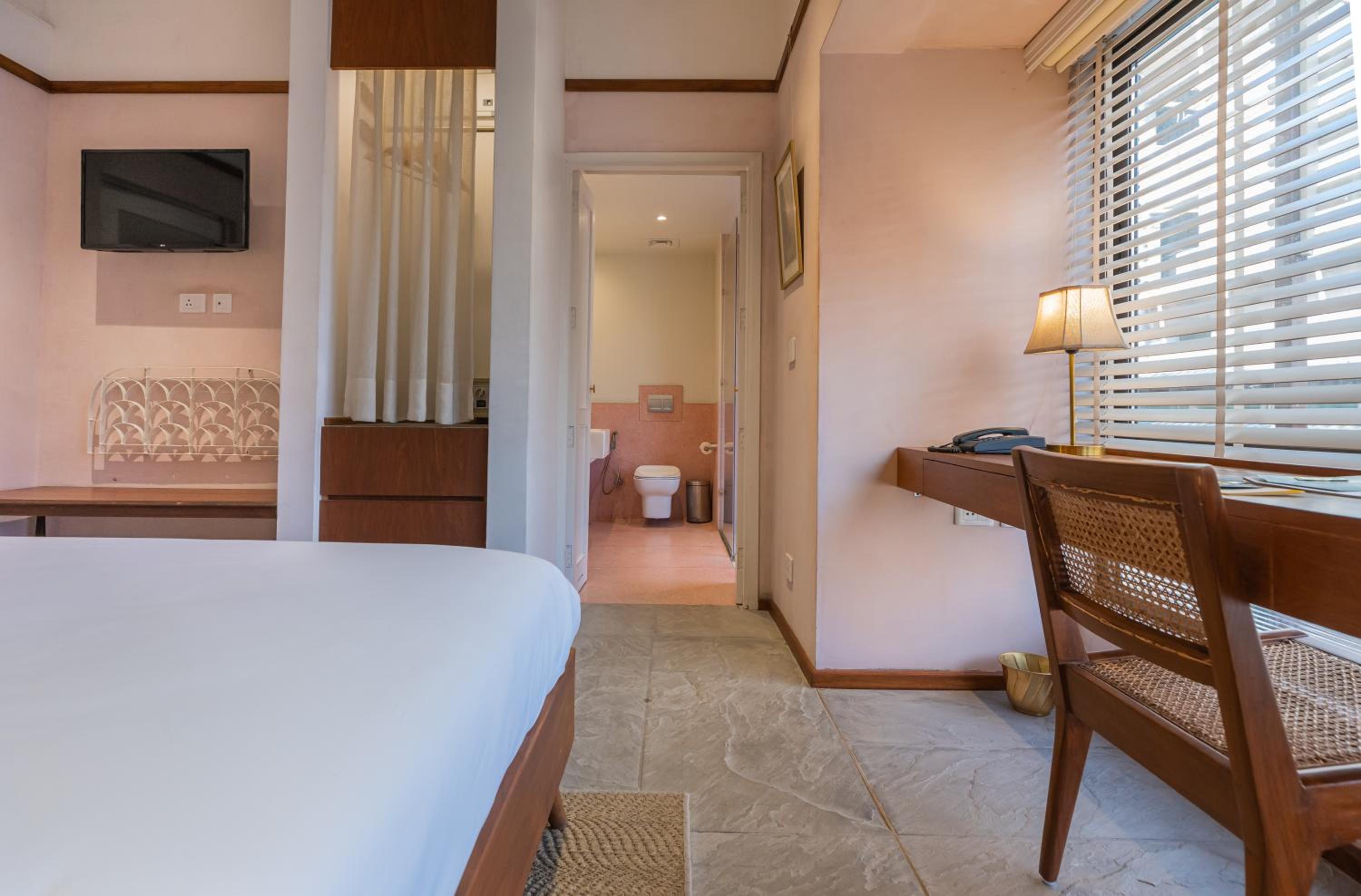 Small Double Room - Photo 6