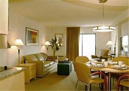 One-Bedroom Suite - Photo 3